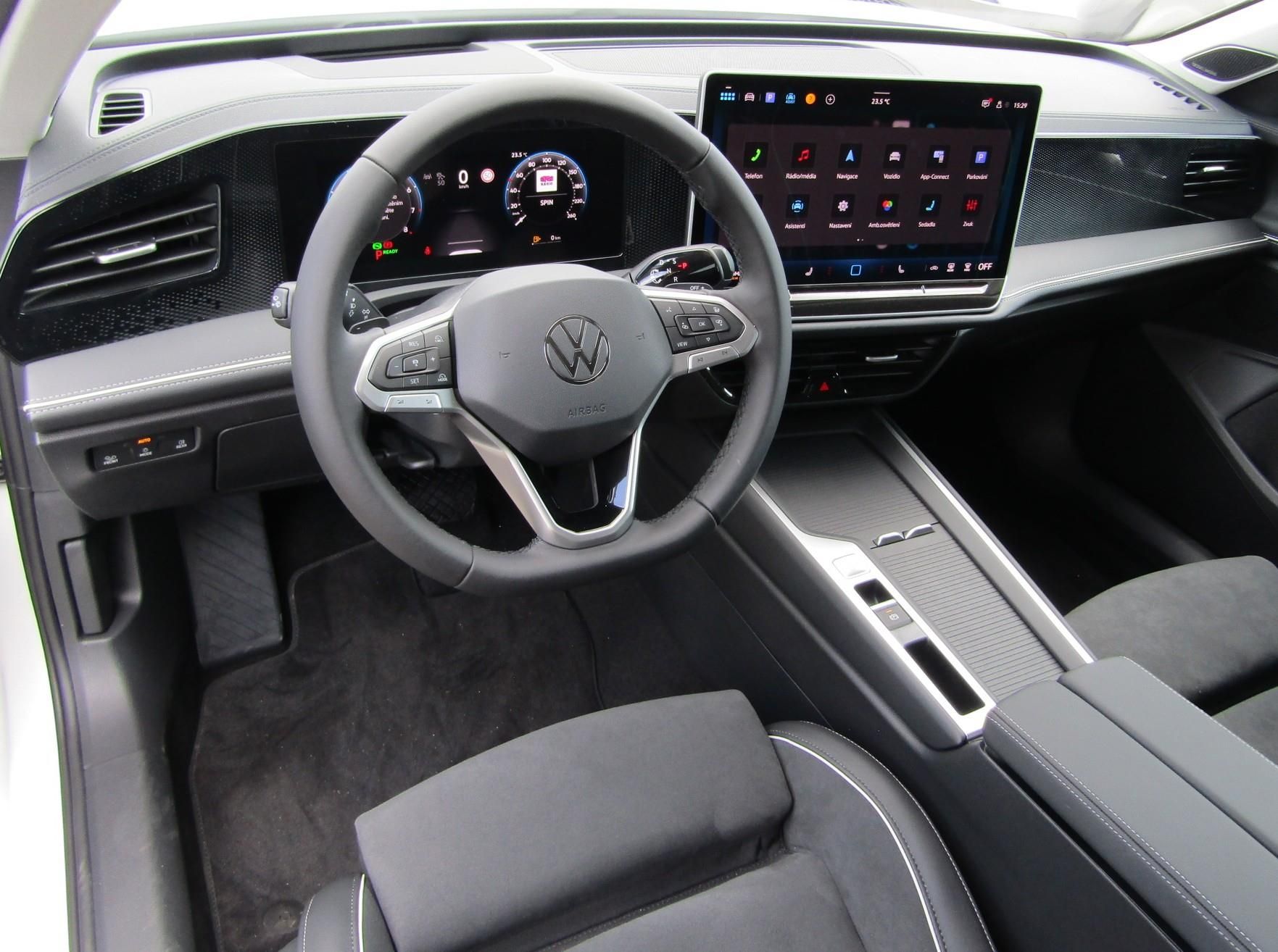 Volkswagen Passat, Business 1,5 eTSI 110 kW DSG - fotka 5