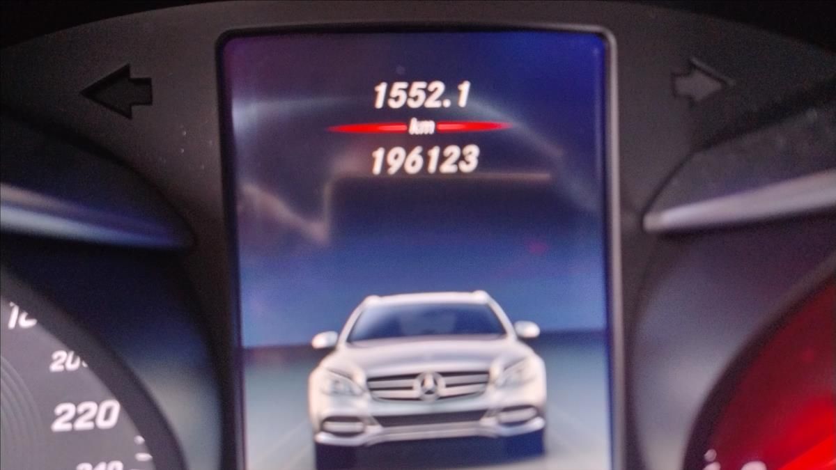 Mercedes-Benz Třídy C, 180d - fotka 6