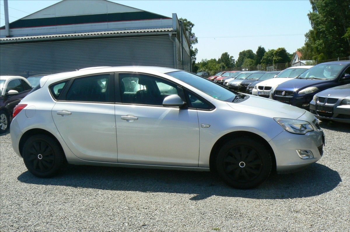 Opel Astra, 1,6 i - fotka 6