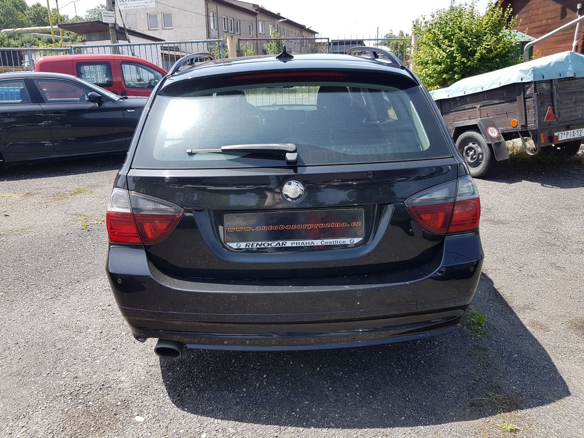 BMW Řada 3, 318 2.0i 6RYCHLOSTÍ NAVI - fotka 5