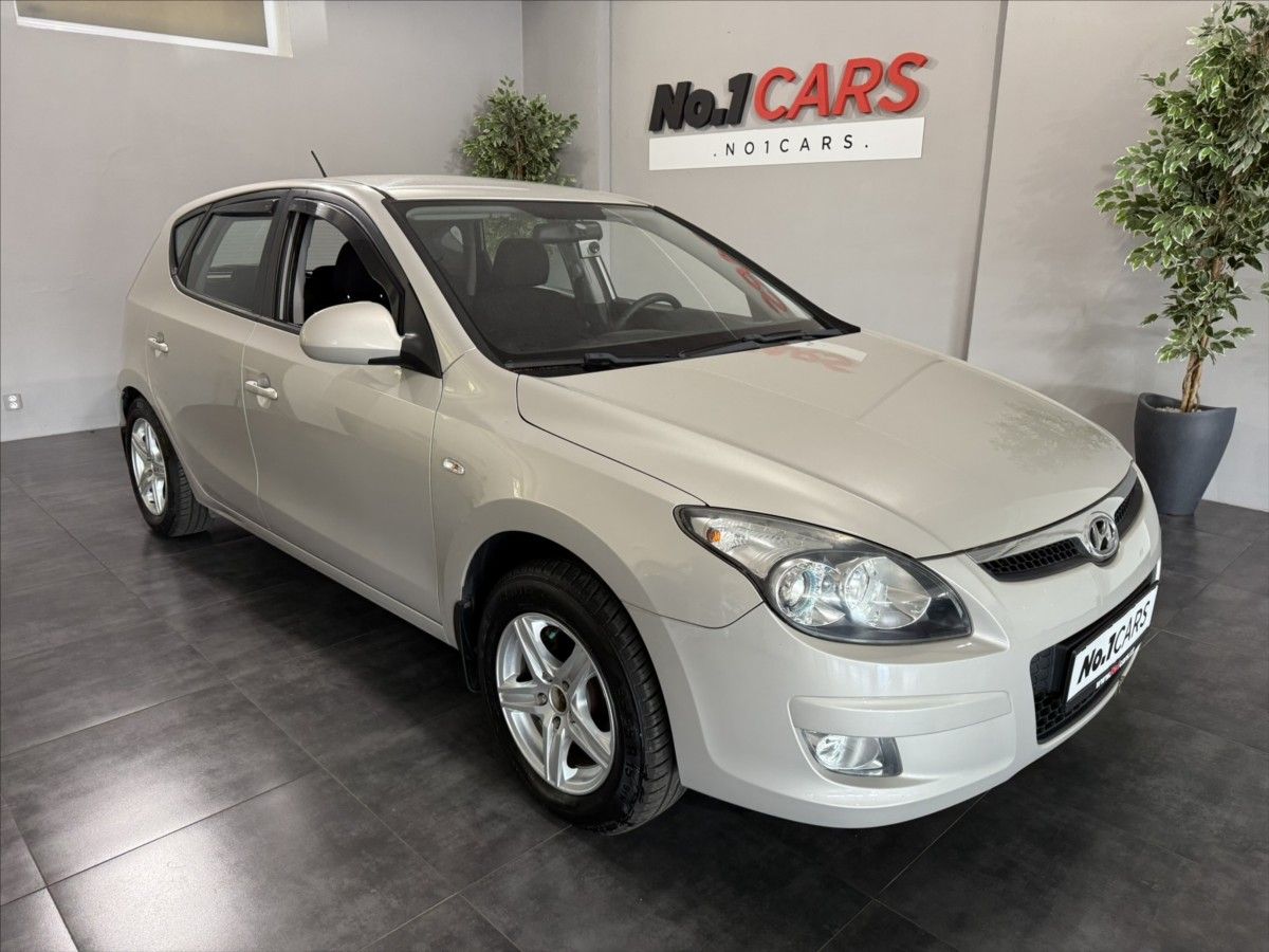 Hyundai i30, 1,4   i KLIMATIZACE TAŽNÉ ALU - fotka 2