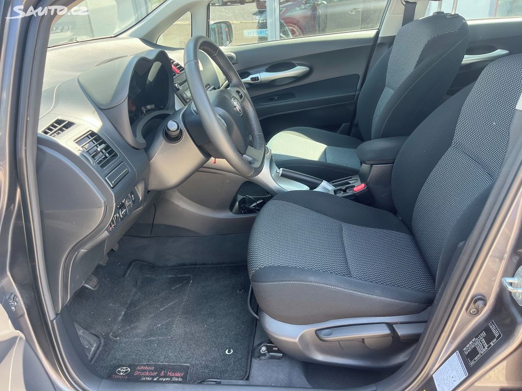 Toyota Auris, fotka 11