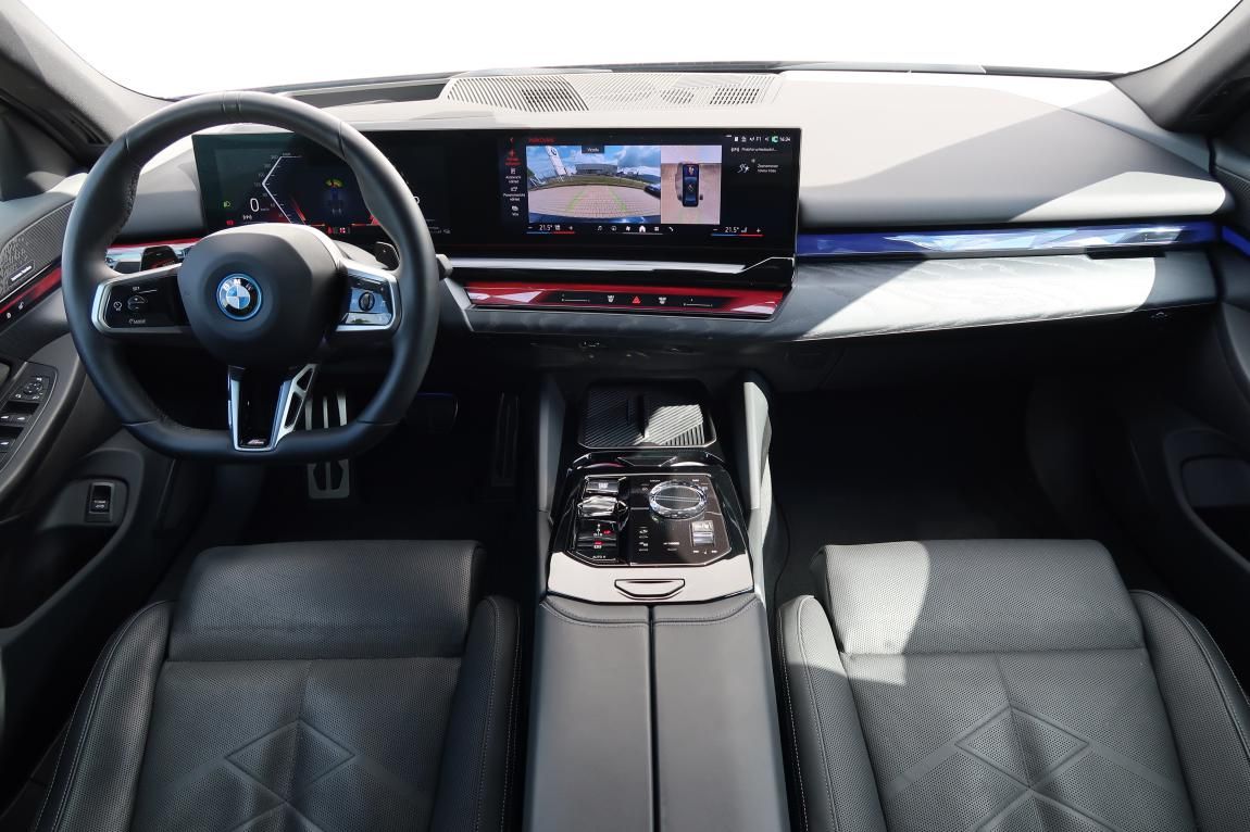 BMW Řada 5, 550e xDrive - fotka 4