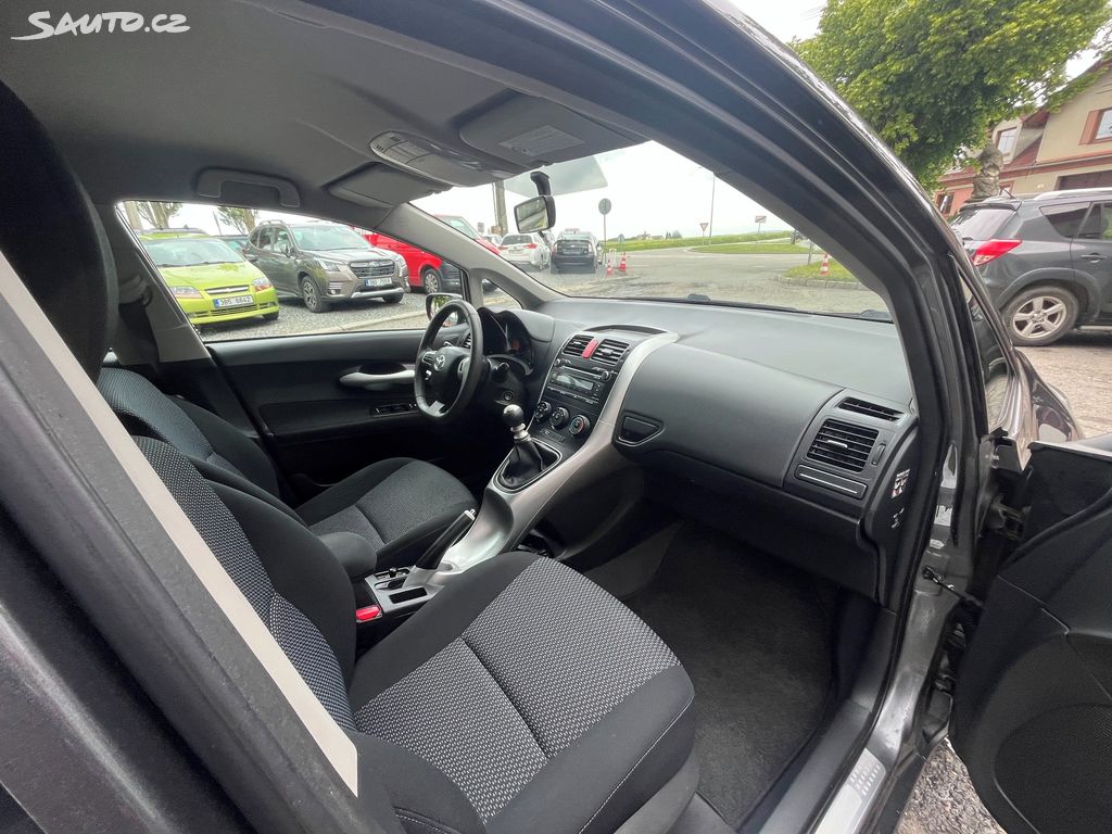 Toyota Auris, fotka 12