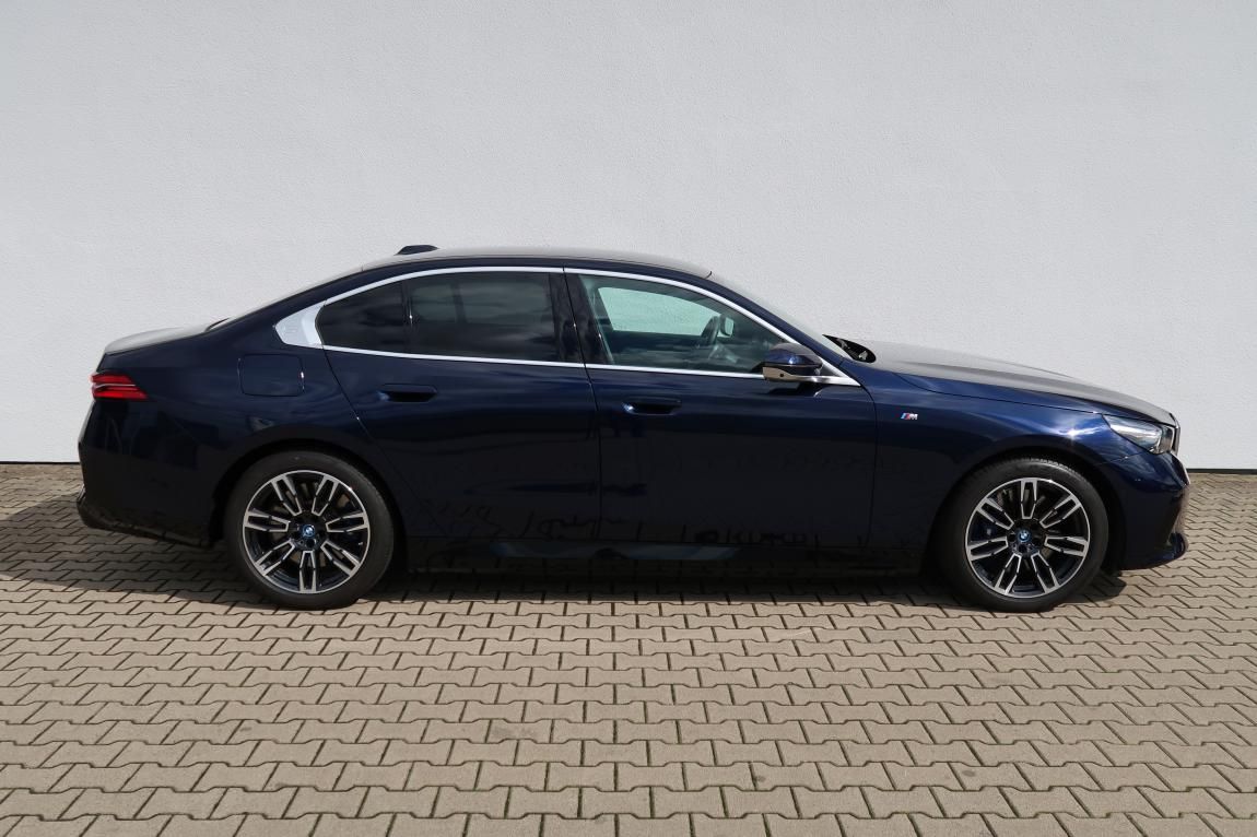 BMW Řada 5, 550e xDrive - fotka 5