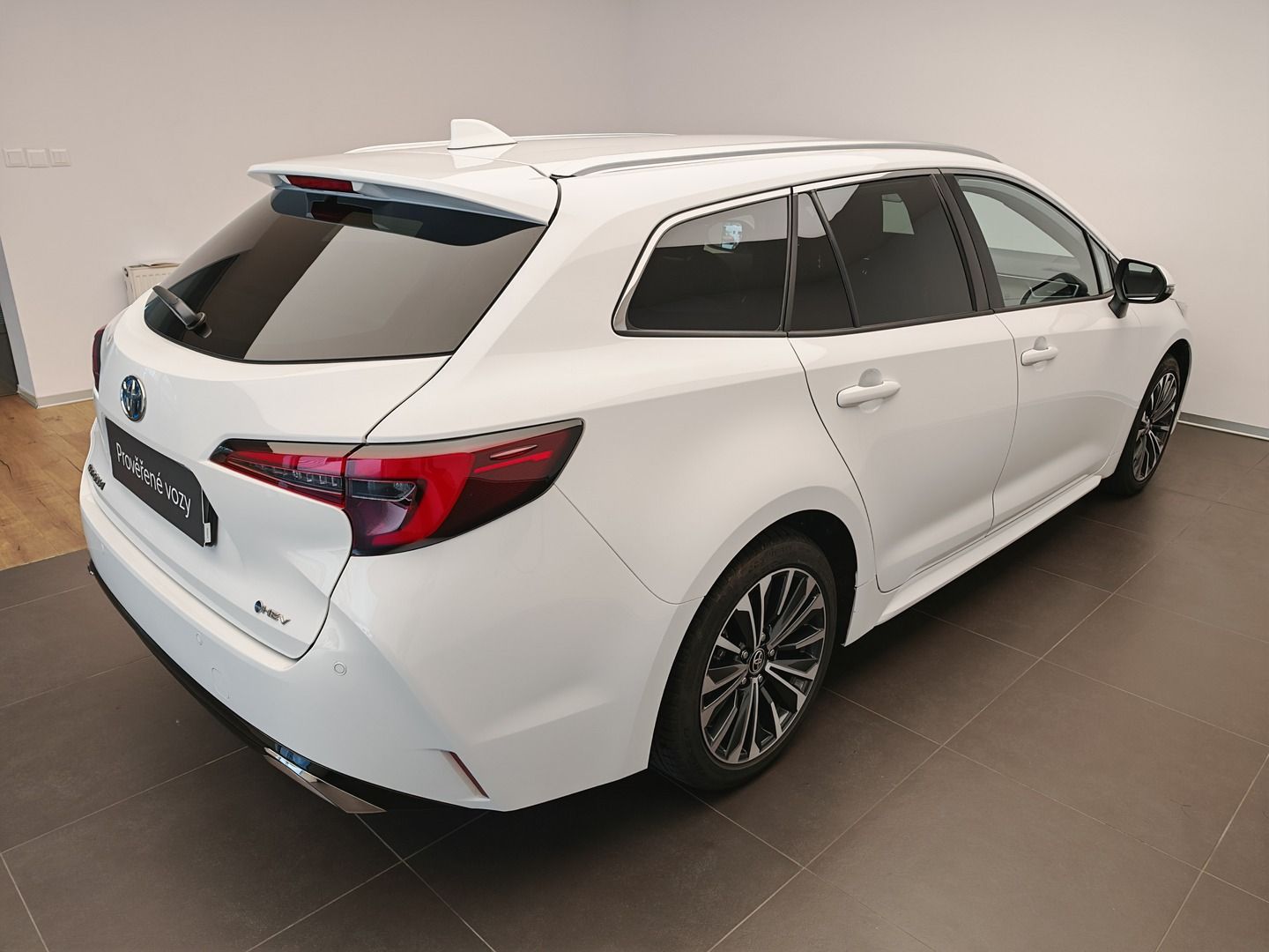Toyota Corolla, 1.8 Hybrid e-CVT Touring - fotka 4