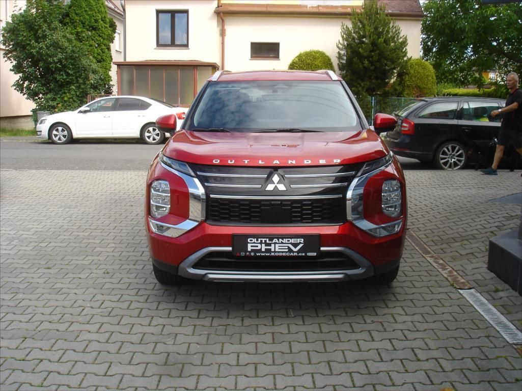 Mitsubishi Outlander, 2,4 PHEV 306k AT 4x4  Intense - fotka 2