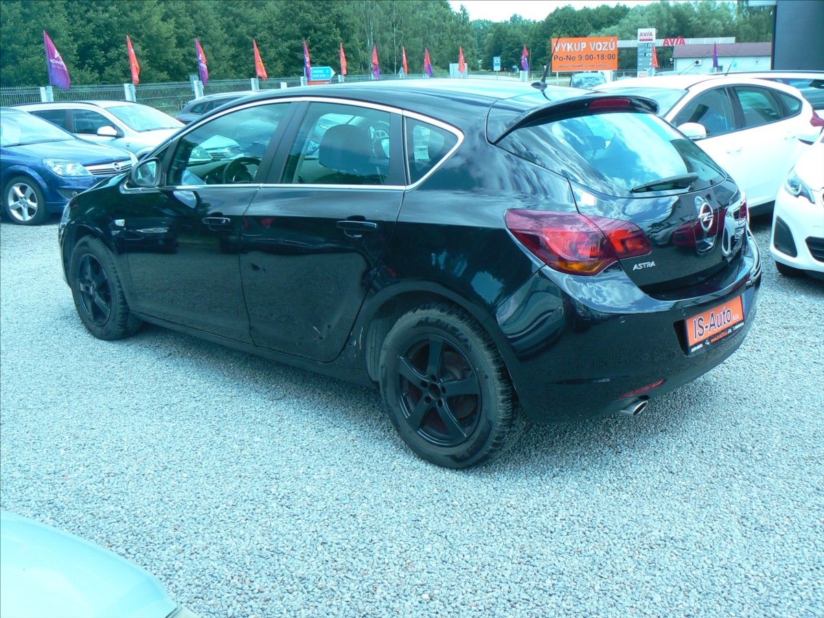 Opel Astra, 1,4 Turbo 103 kw - fotka 4