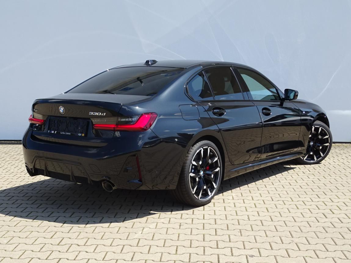 BMW Řada 3, 330d xDrive Sedan - fotka 3