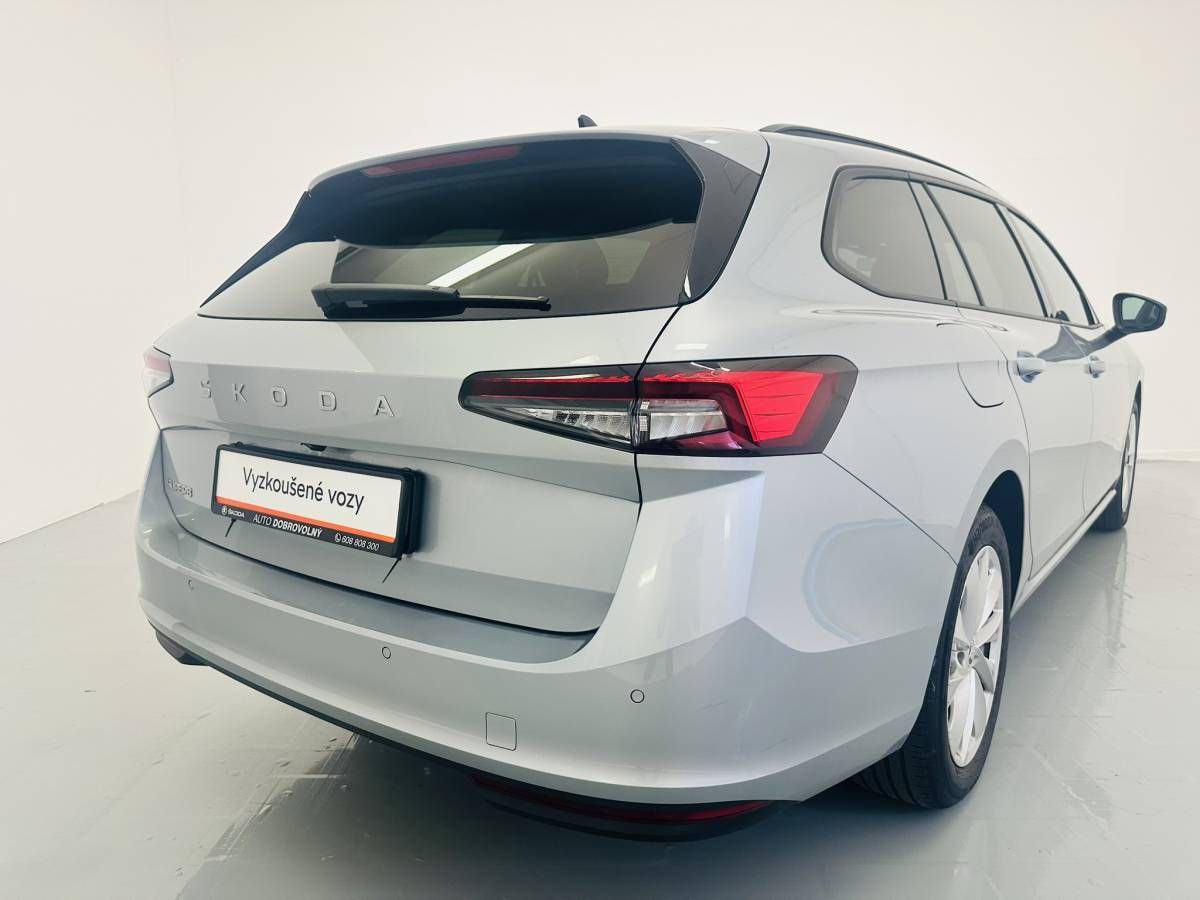 Škoda Superb, Combi Selection 2,0TDI 110kW D - fotka 2
