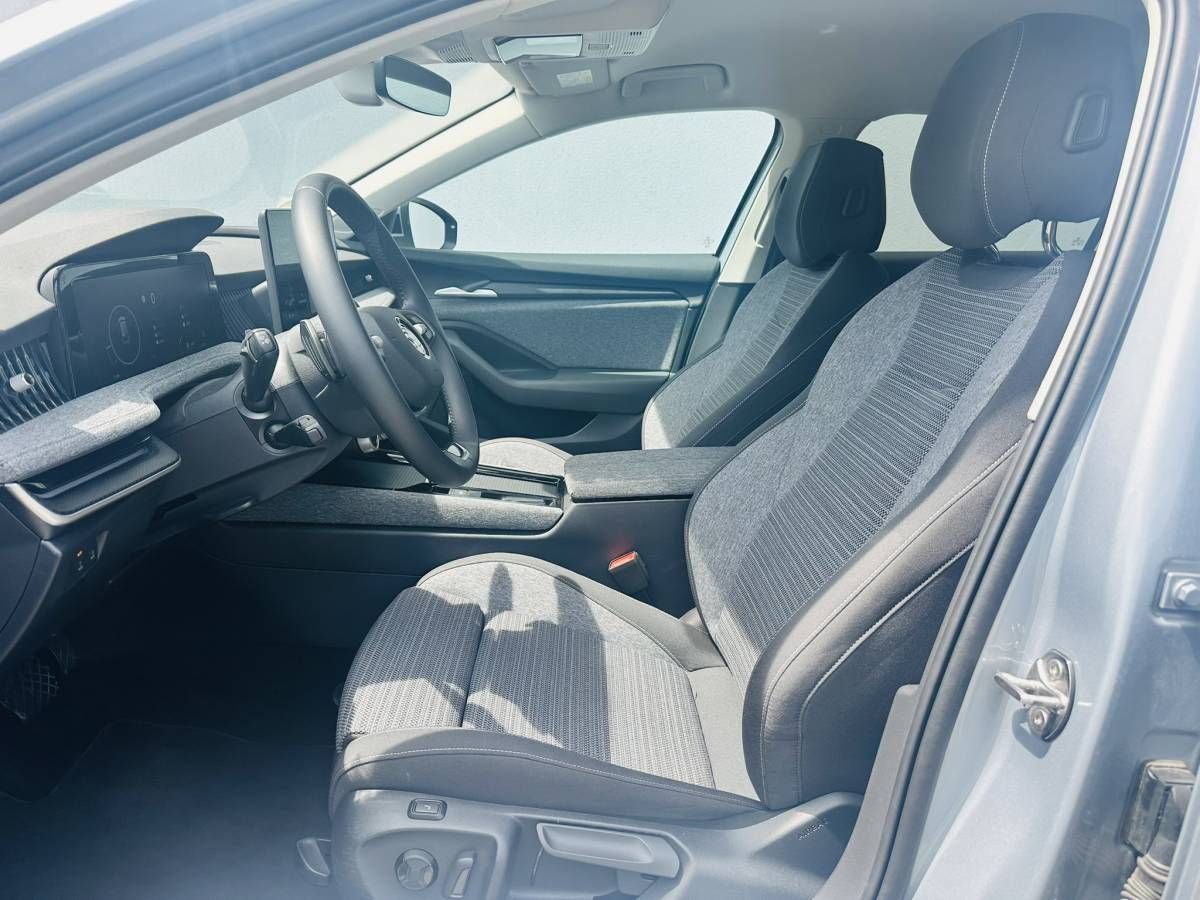 Škoda Superb, Combi Selection 2,0TDI 110kW D - fotka 6