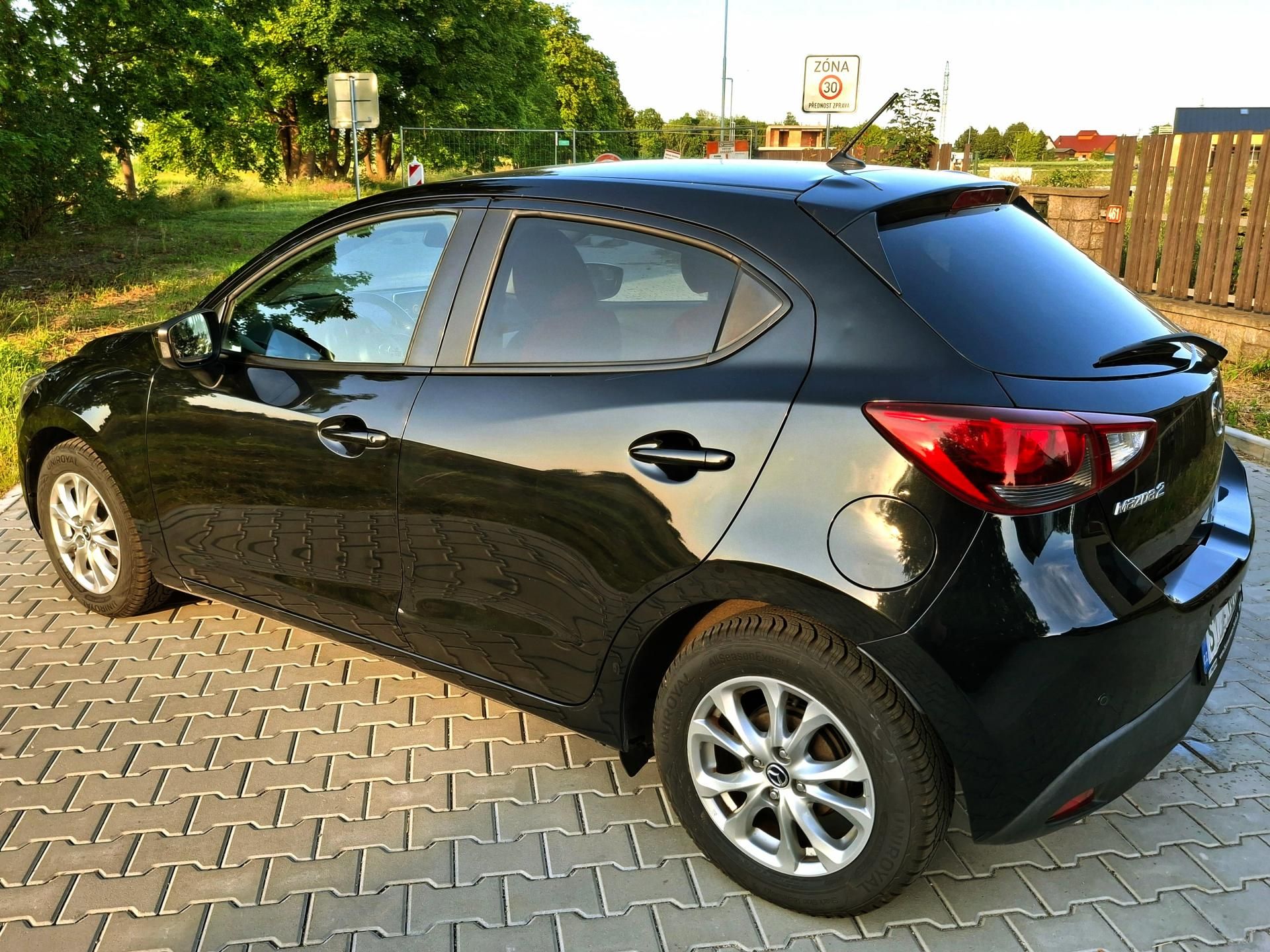 Mazda 2, 1.5 benzin skyactive sport - fotka 5
