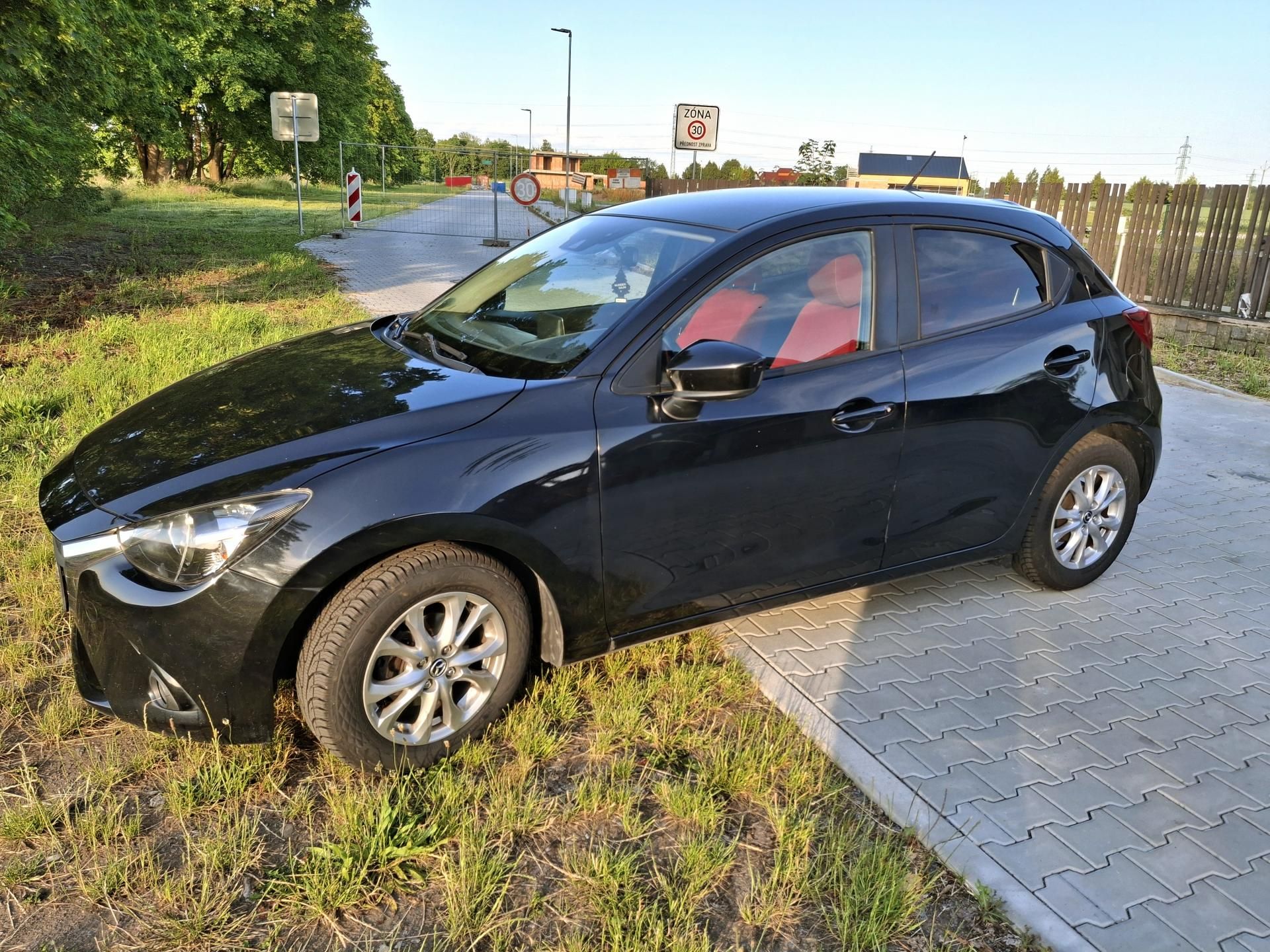 Mazda 2, 1.5 benzin skyactive sport - fotka 6