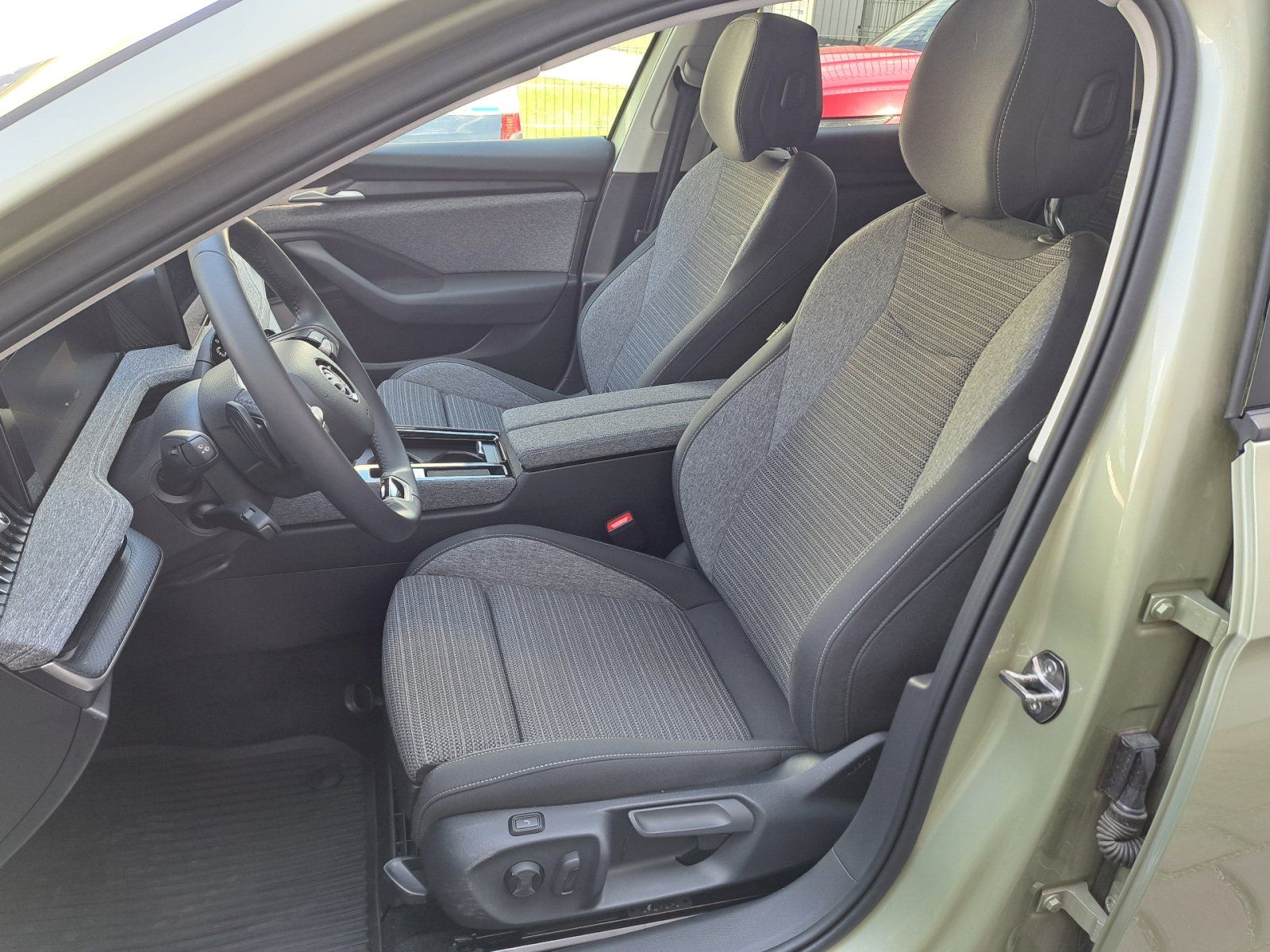 Škoda Superb, 1,5TSI 110kW DSG Selection - fotka 6