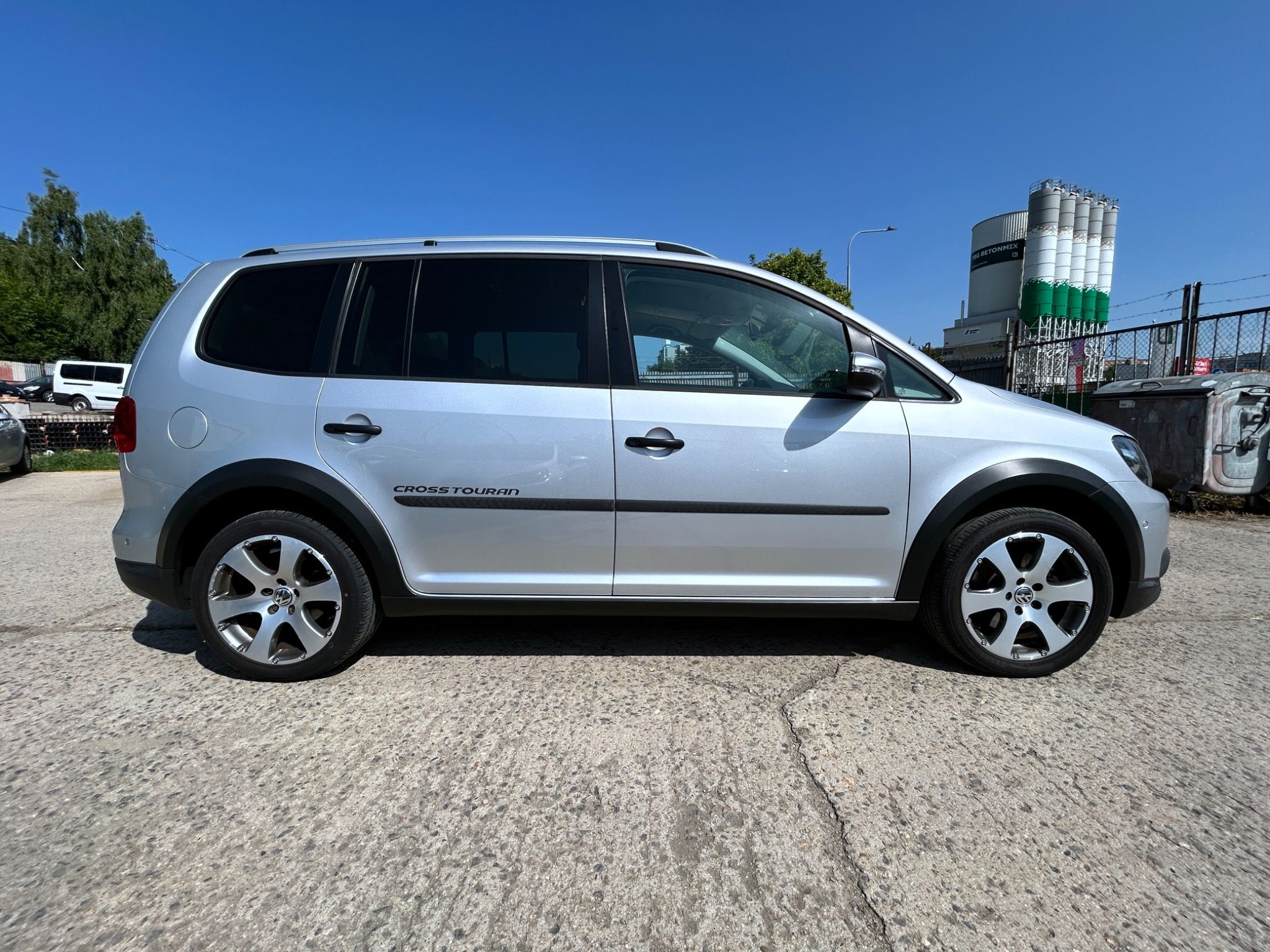 Volkswagen Touran, 2,0 TDi CROSS TOURAN - fotka 4
