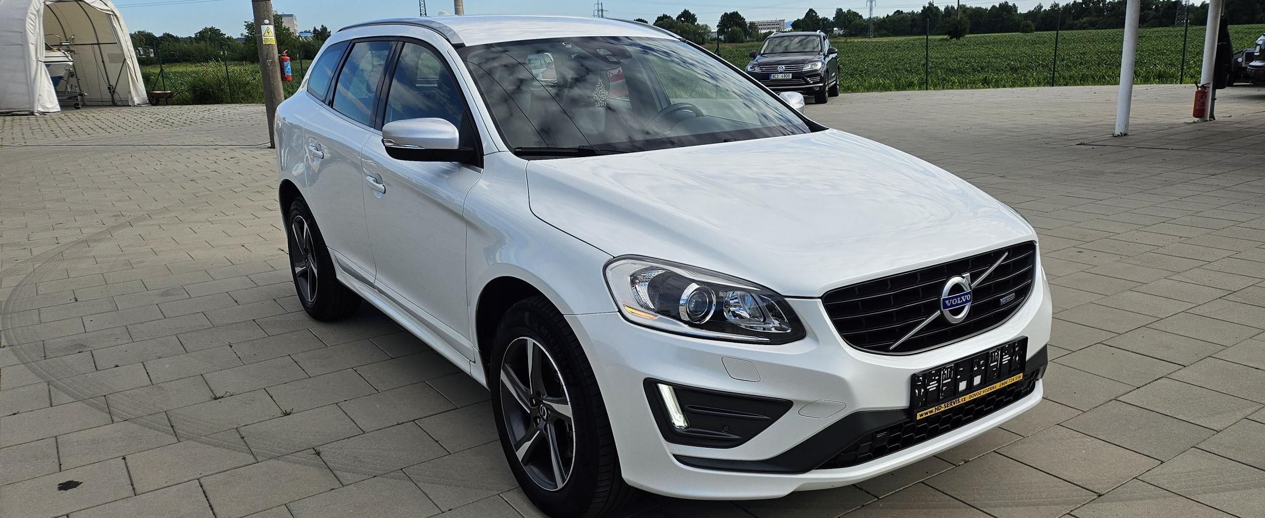 Volvo XC60, 2.0 D4 133KW R-Design - fotka 4