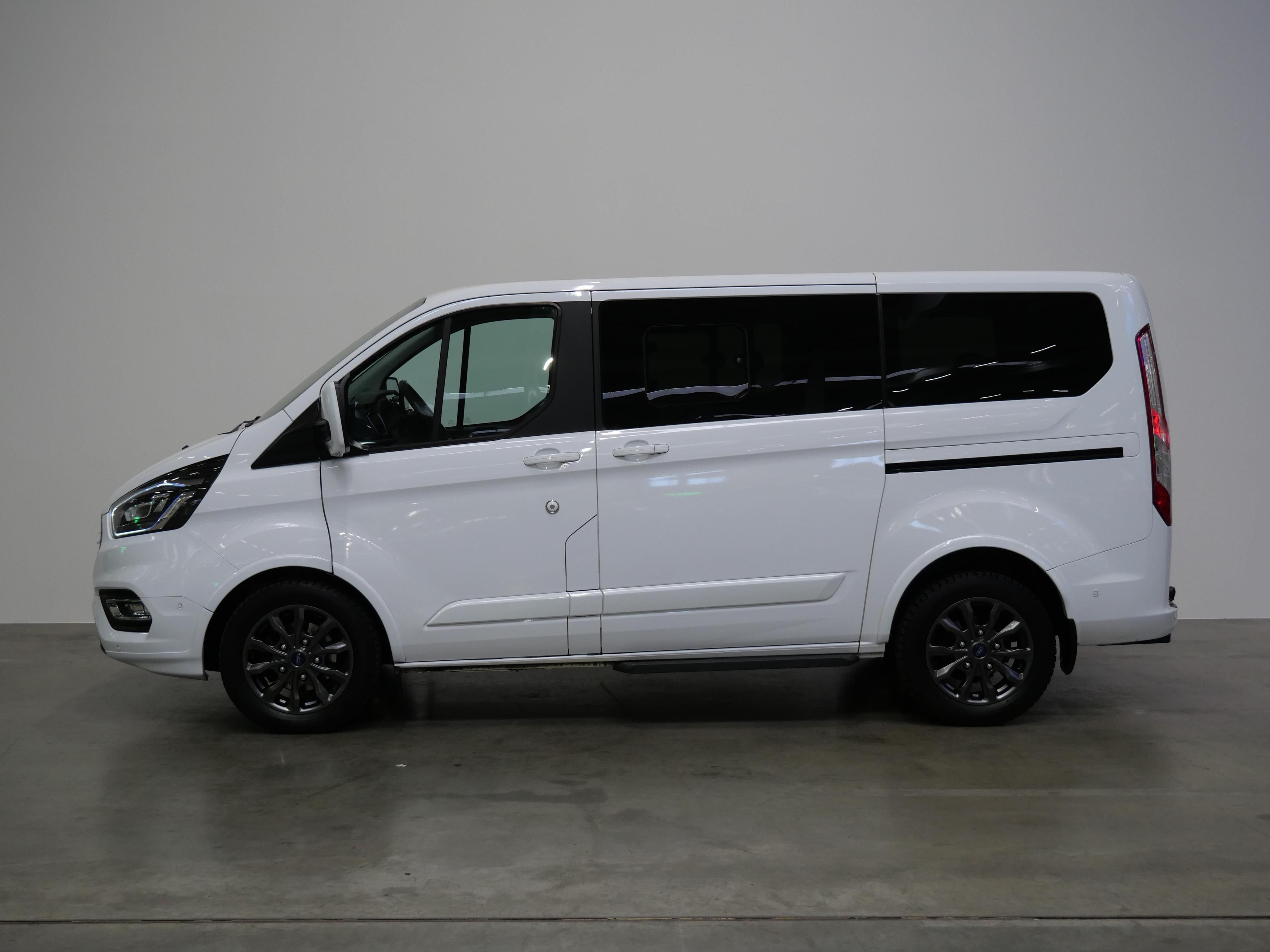 Ford Tourneo Custom, 2.0 TDCI 136 kW Titanium X - fotka 3