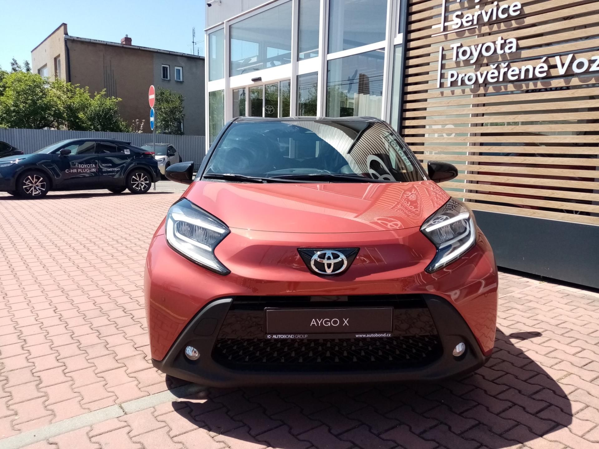 Toyota Aygo, 1.0L S-CVT 4x2 STYLE TECH VISI - fotka 2