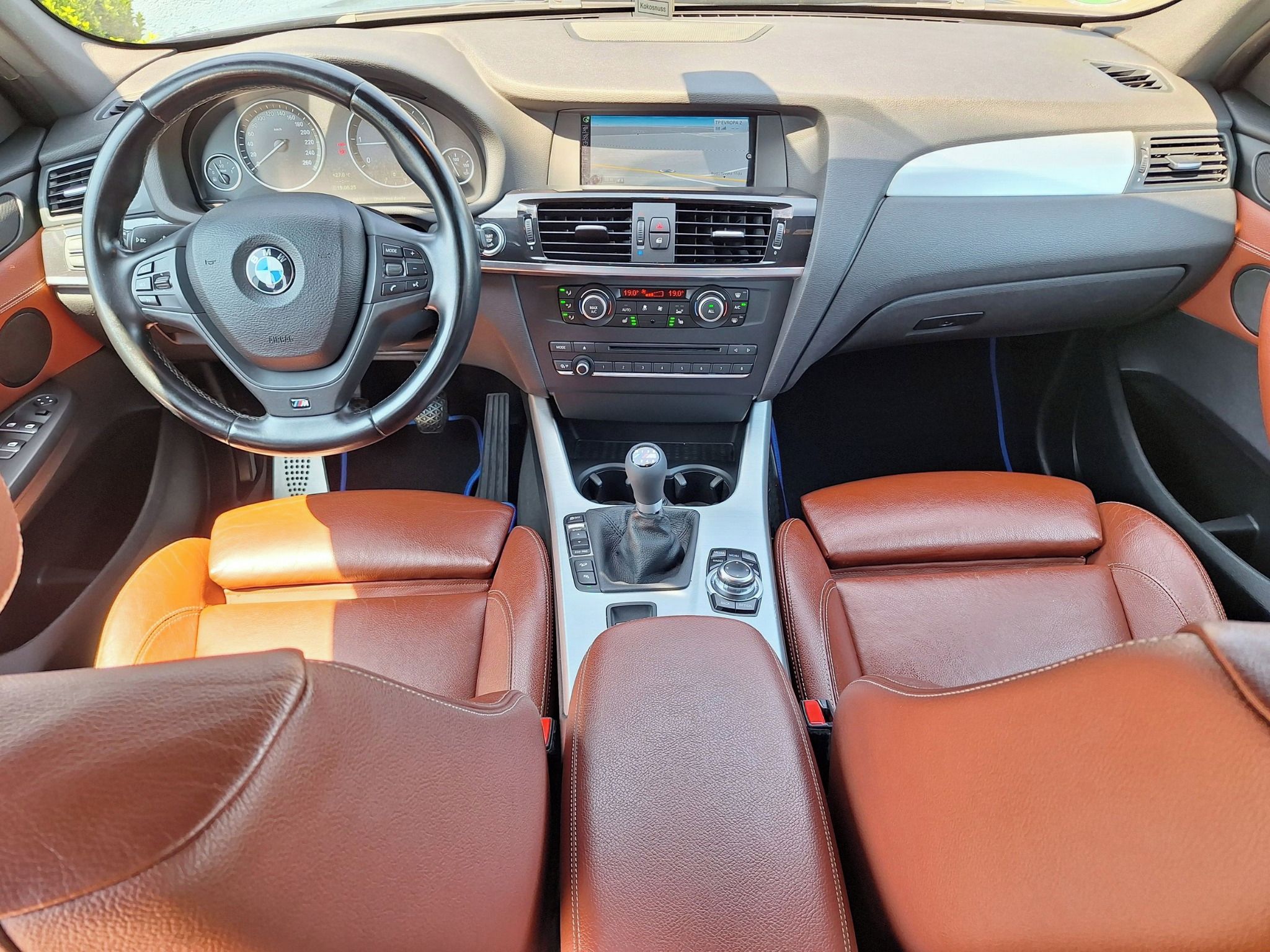 BMW X3, 2,0d M Paket  MANUÁL - fotka 2