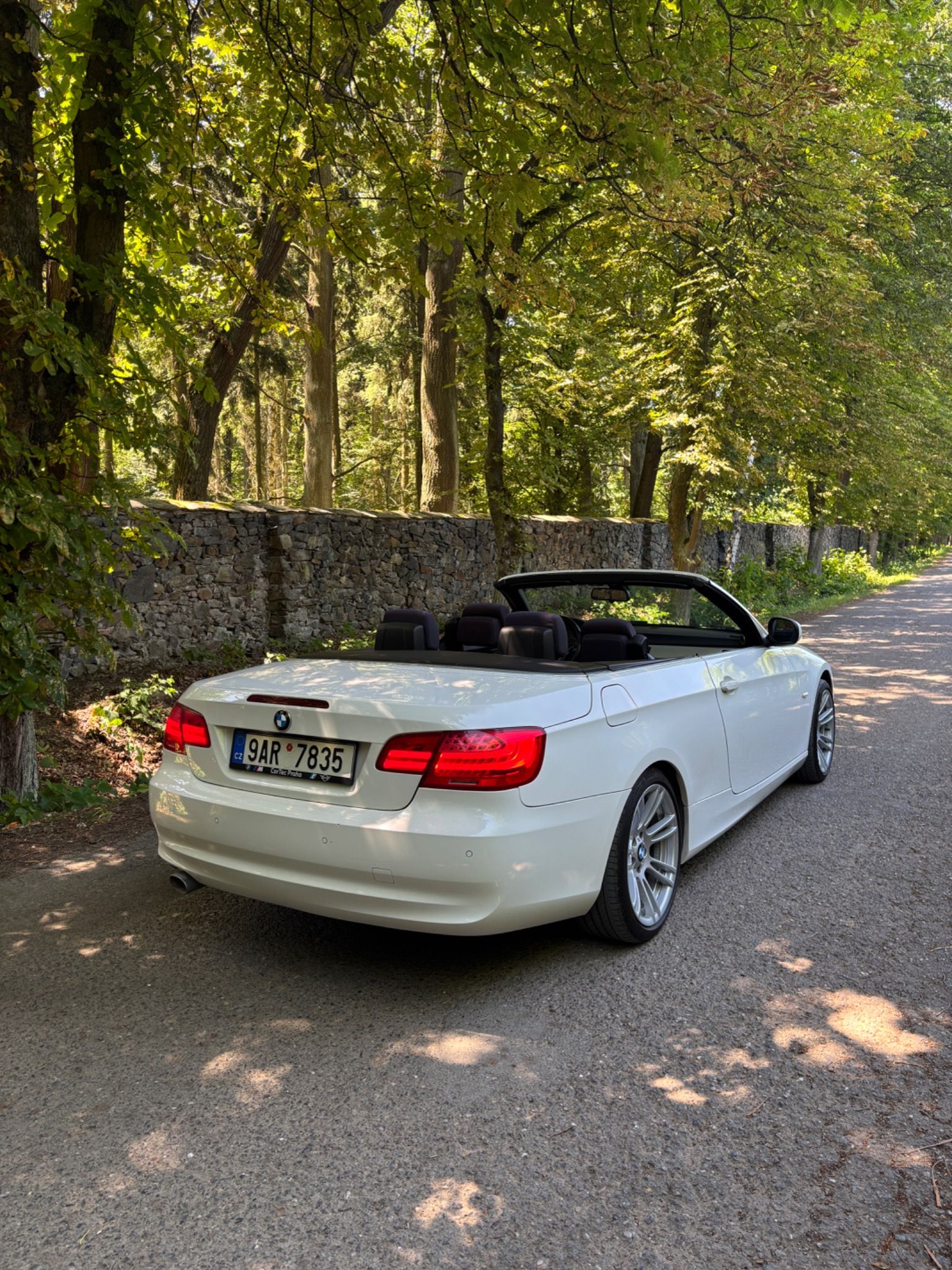 BMW Řada 3, 320D Xenony, výhřev, alu M 18” - fotka 5