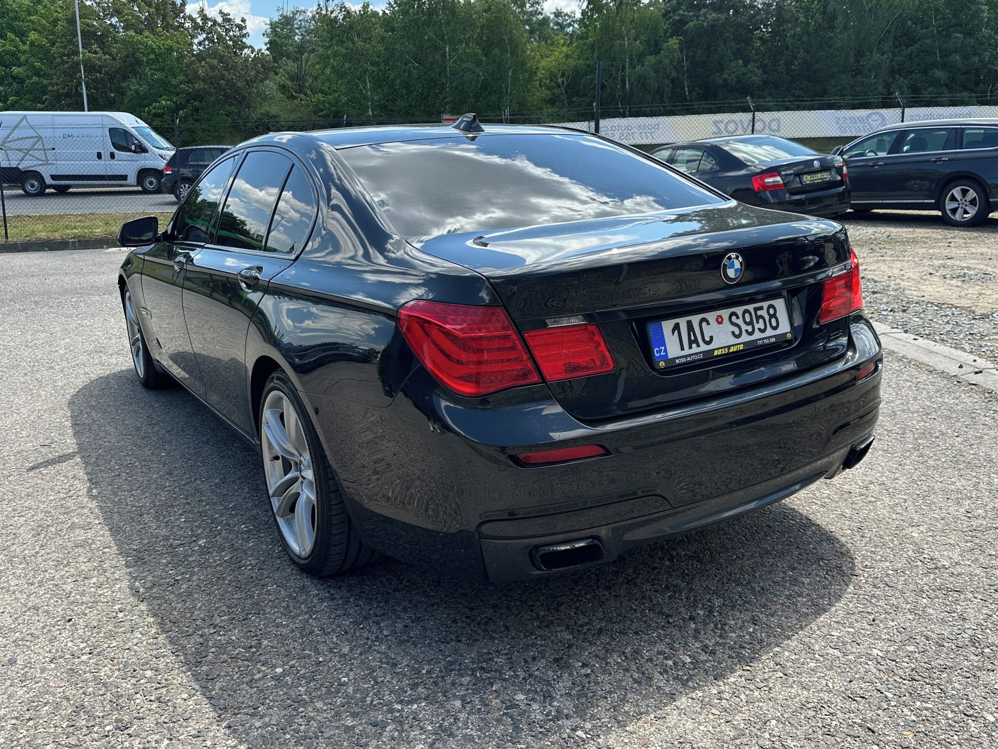 BMW Řada 7, BMW 740D xDrive 2010 - fotka 4