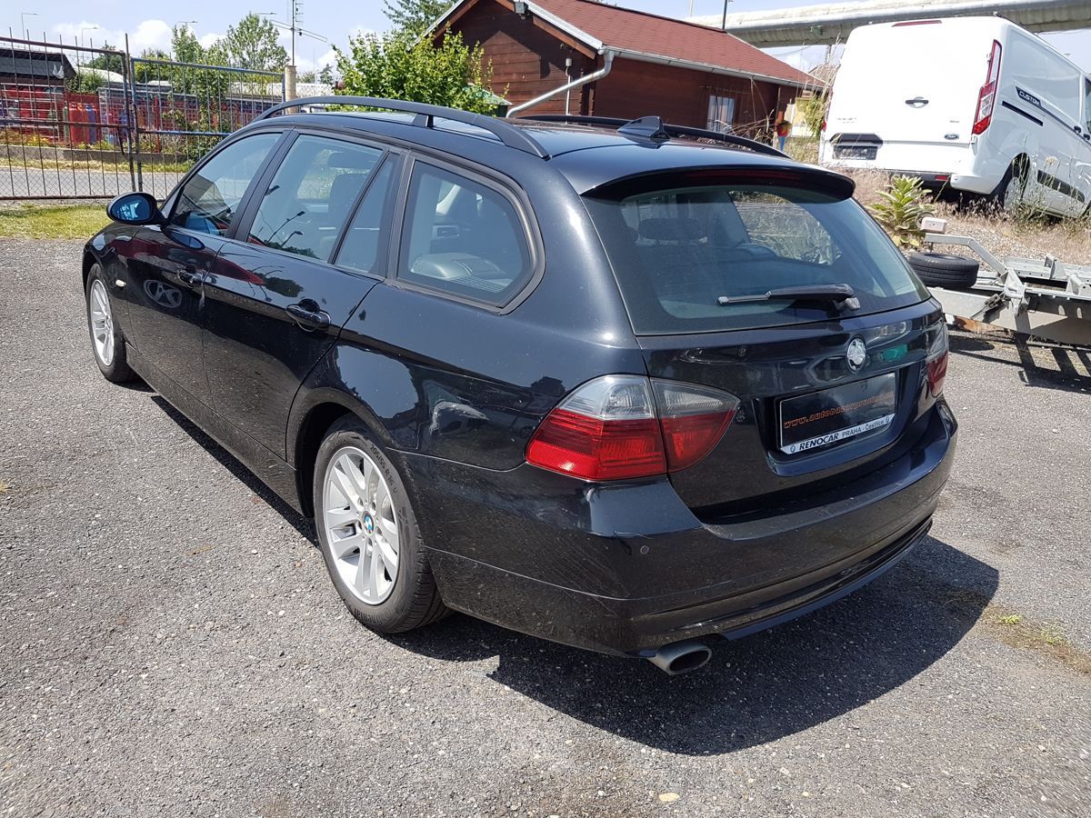 BMW Řada 3, 318 2.0i 6RYCHLOSTÍ NAVI - fotka 4