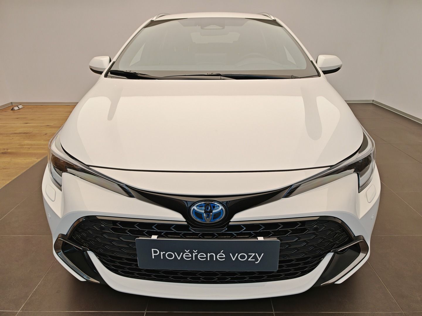 Toyota Corolla, 1.8 Hybrid e-CVT Touring - fotka 2