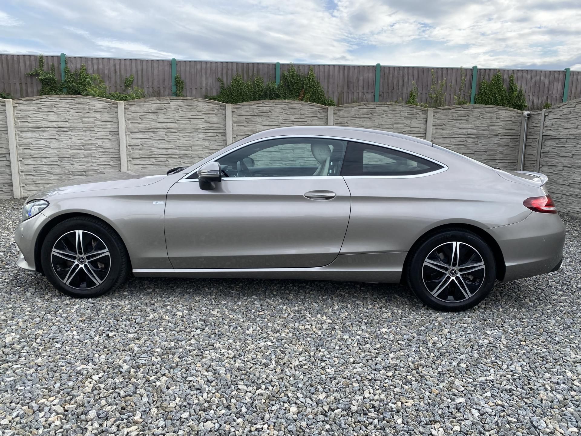 Mercedes-Benz Třídy C, C 400 COUPE 4MATIC 51.000KM - fotka 5