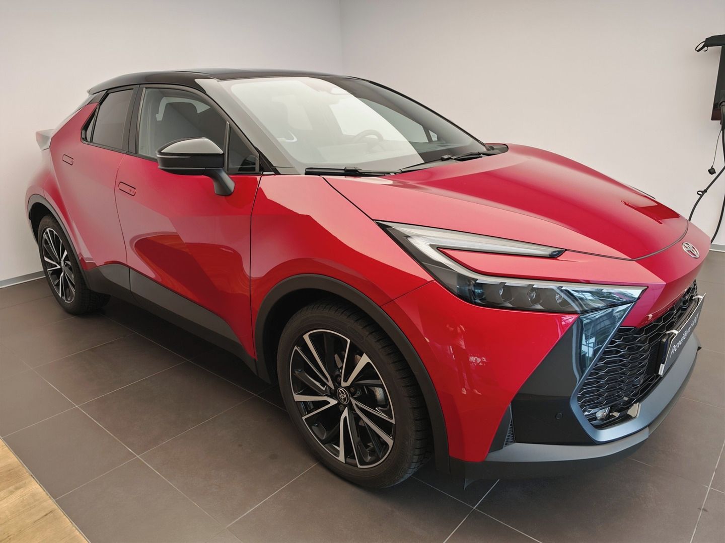 Toyota C-HR, 2.0 Hybrid 4x2 Executive - fotka 3