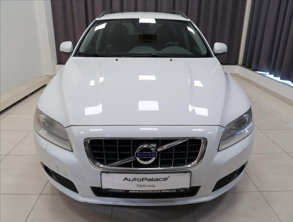 Volvo V70, 2,4 D4 AUT AWD - fotka 2