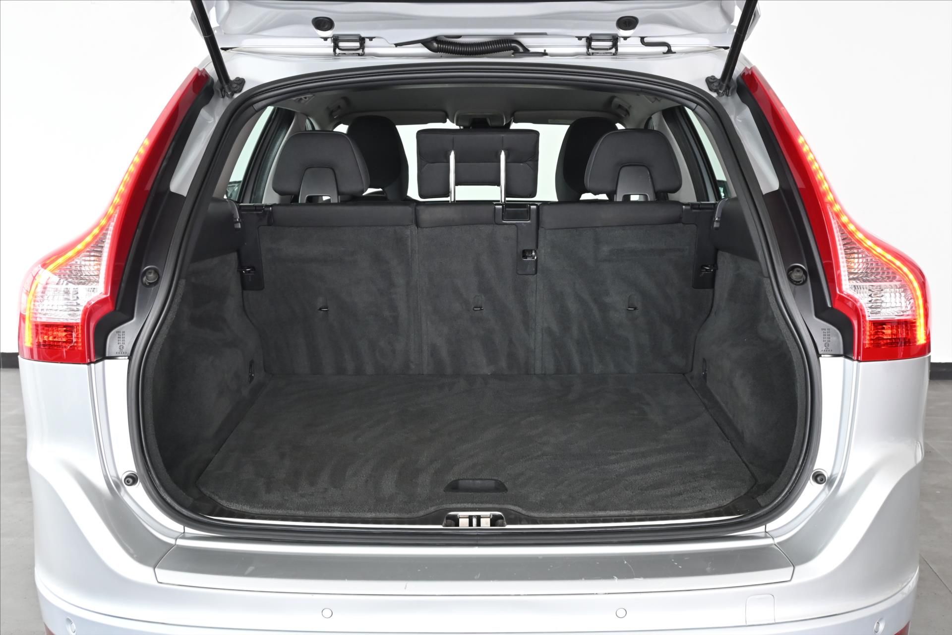 Volvo XC60, 2,4 D5 133 kW AT6 AWD Záruka a - fotka 6