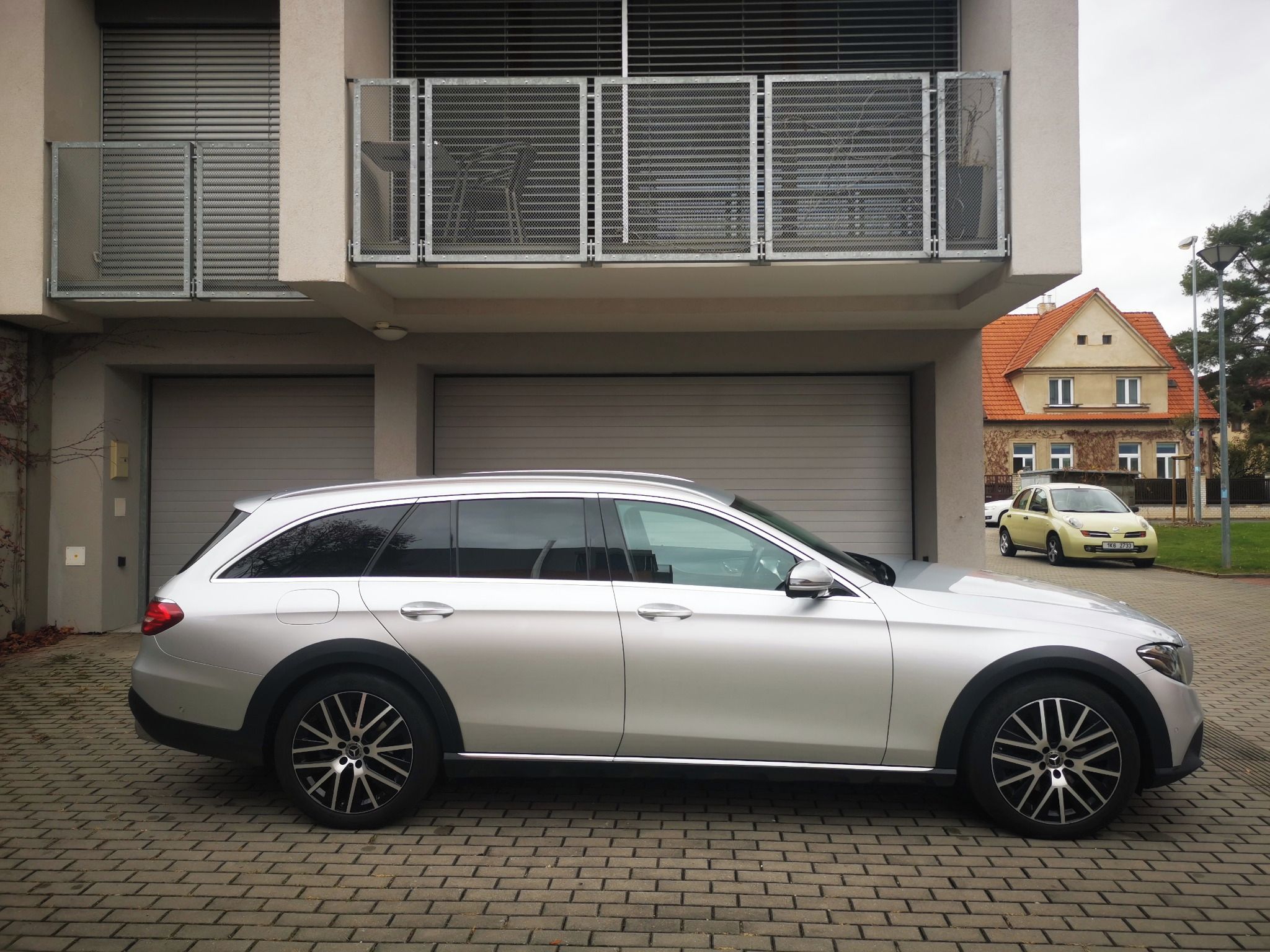 Mercedes-Benz Třídy E, E 220D 4Matic Allterrain - fotka 5