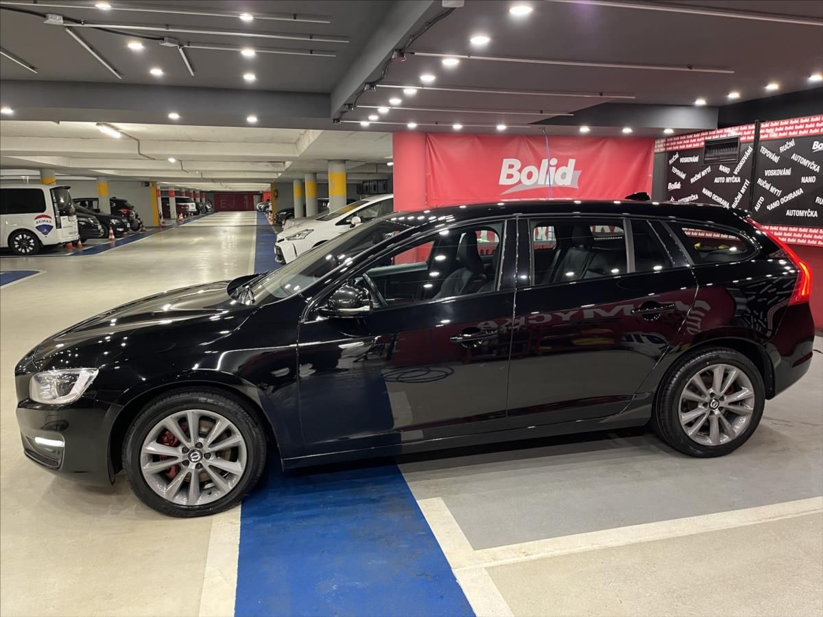 Volvo V60, 2,4 D4 AWD  Momentum - fotka 2
