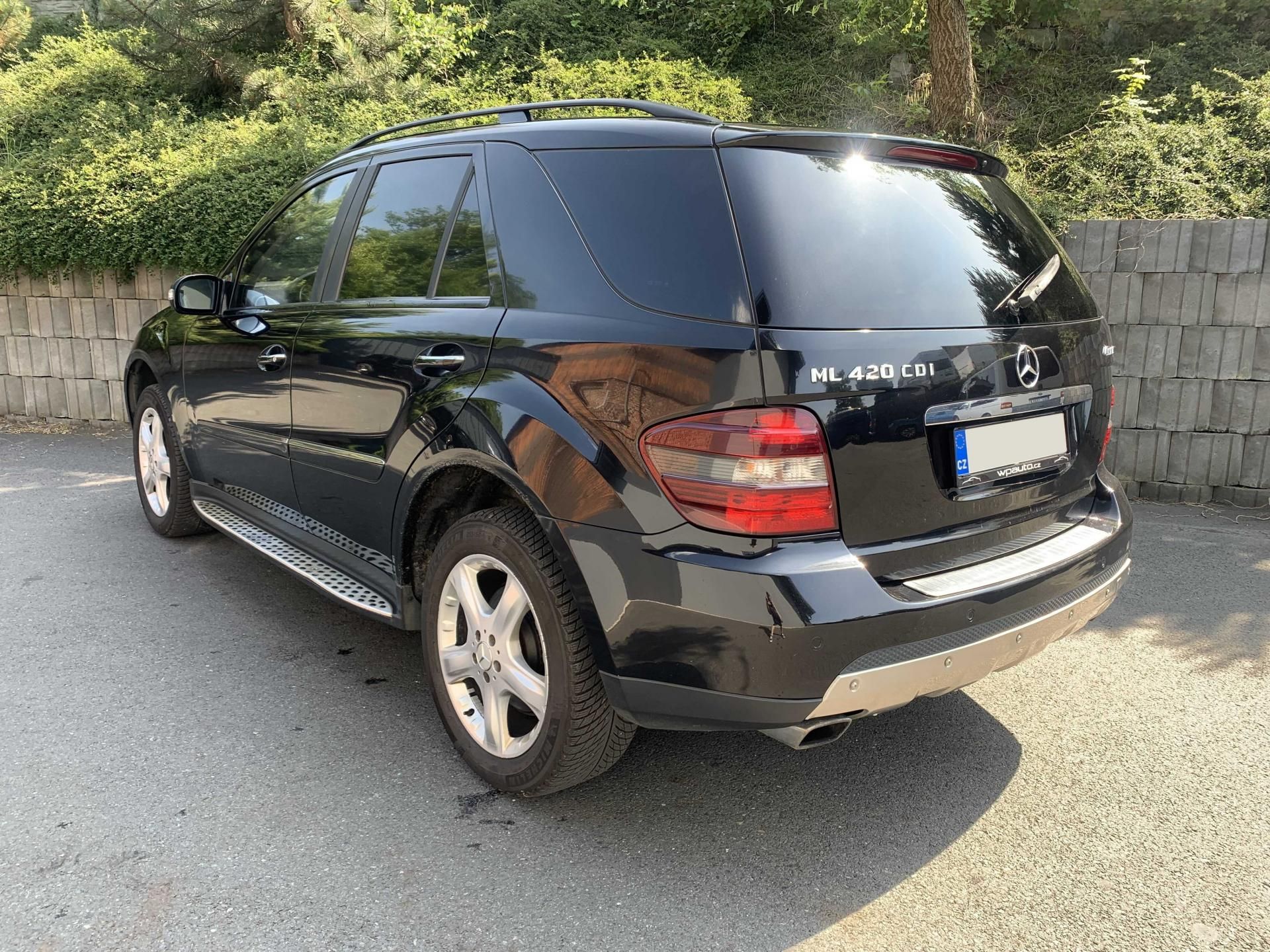 Mercedes-Benz Třídy M, ML 420 CDi V8 4MATIC VZDUCH - fotka 5
