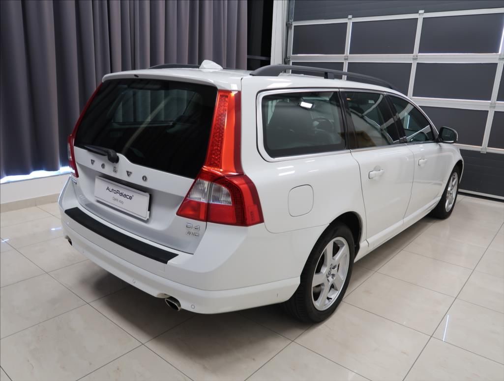 Volvo V70, 2,4 D4 AUT AWD - fotka 4