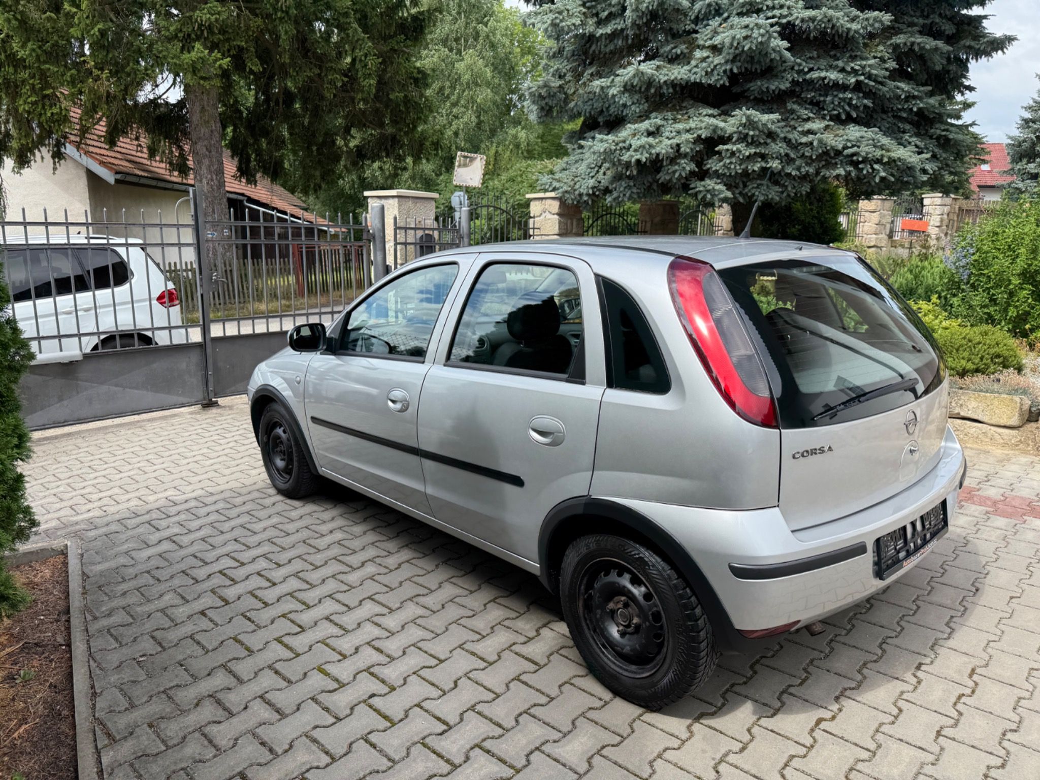 Opel Corsa, 1,2 i  klima , 2 sady kol - fotka 6