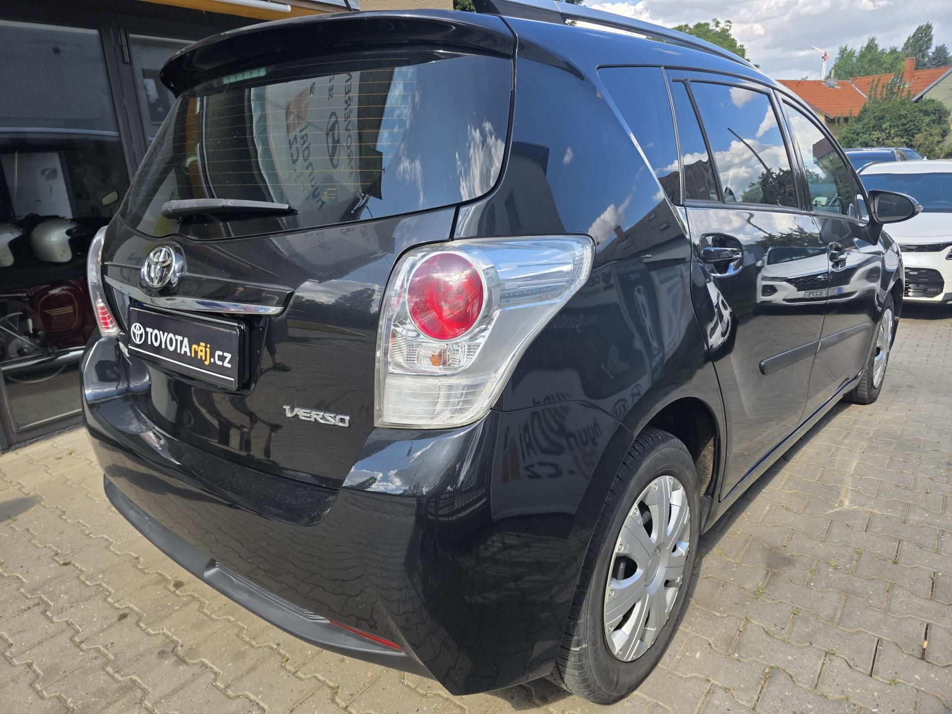 Toyota Verso, 2.0-1.MAJ.-NÍZKÉ KM-7 MÍST - fotka 6