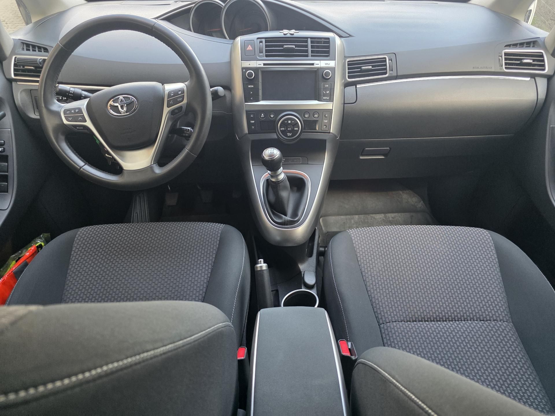 Toyota Verso, 2.0-1.MAJ.-NÍZKÉ KM-7 MÍST - fotka 2