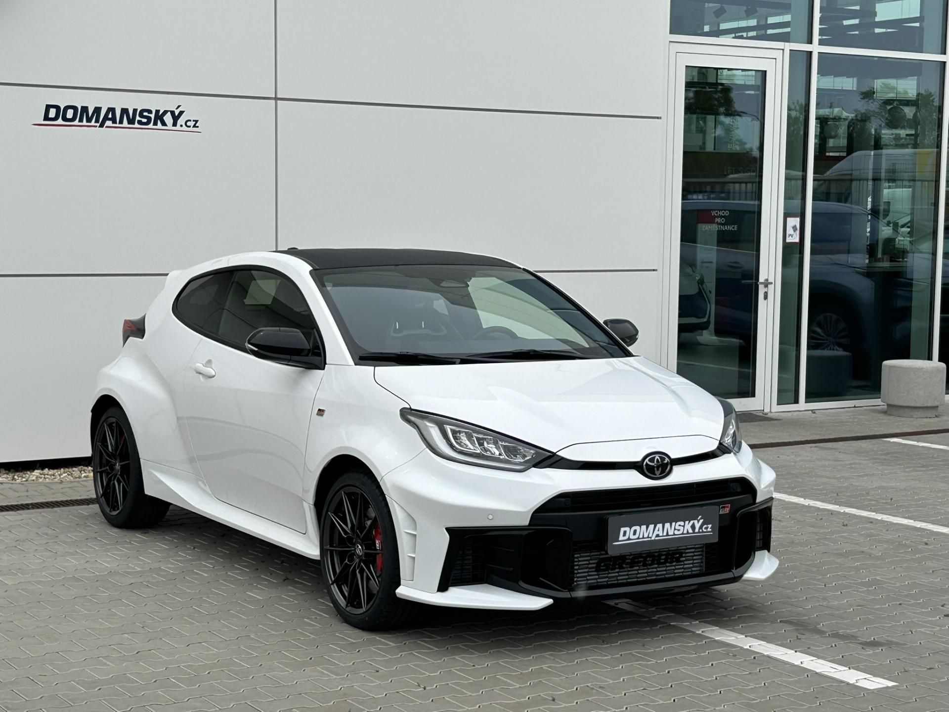 Toyota GR Yaris, DYNAMIC+VIP 1,6 TURBO 4x4 AT8 - fotka 2