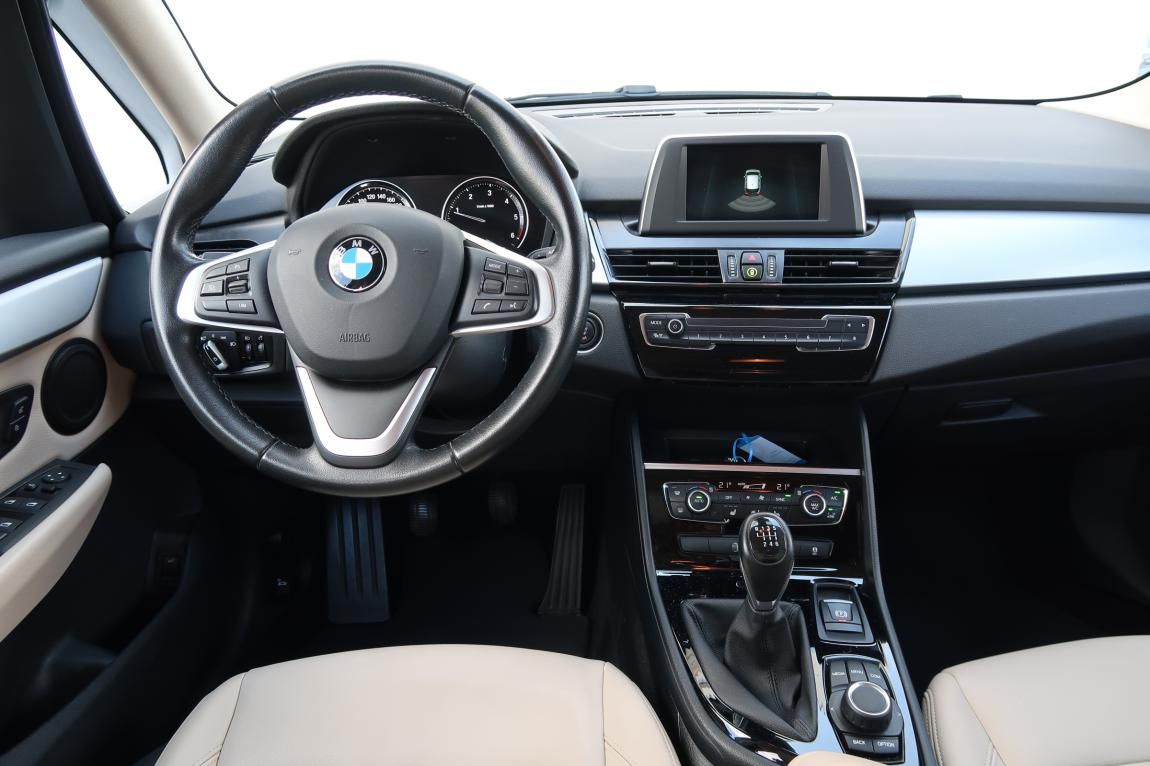 BMW Řada 2, 218d Active Tourer - fotka 4
