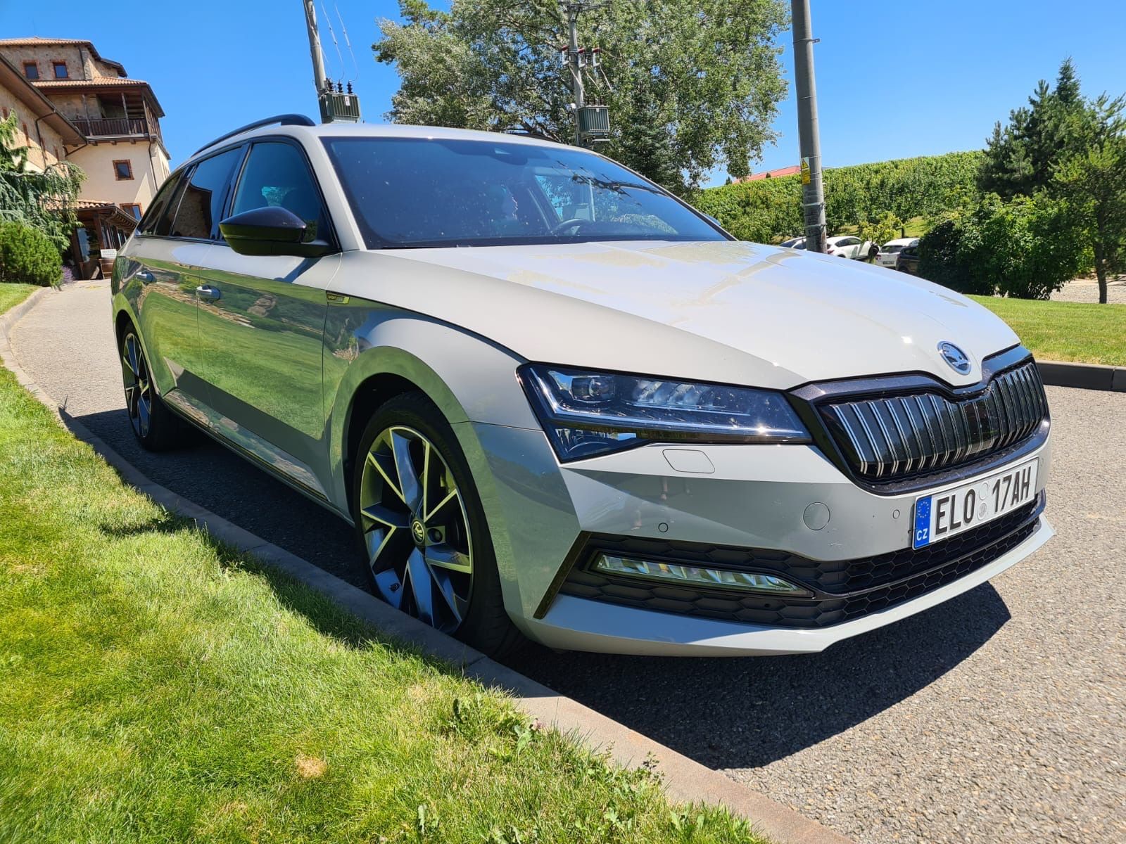 Škoda Superb, 1,4 TSi iV Sportline Virtual - fotka 2