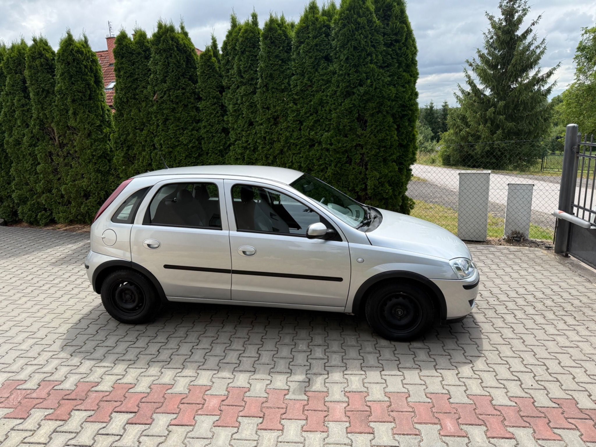 Opel Corsa, 1,2 i  klima , 2 sady kol - fotka 2