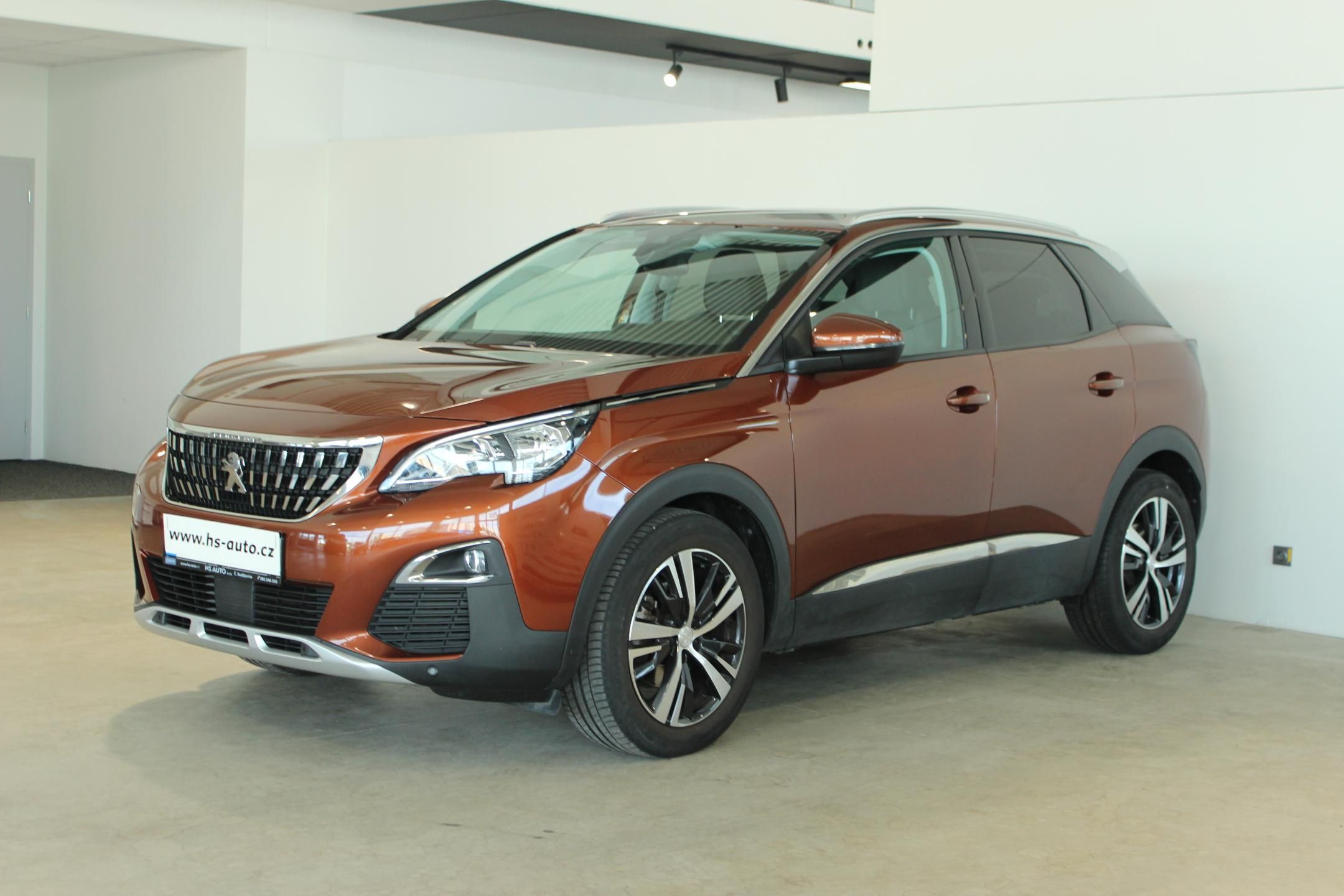 Peugeot 3008, 1.2i,Allure,130HP,ČR,1.maj,nav - fotka 3