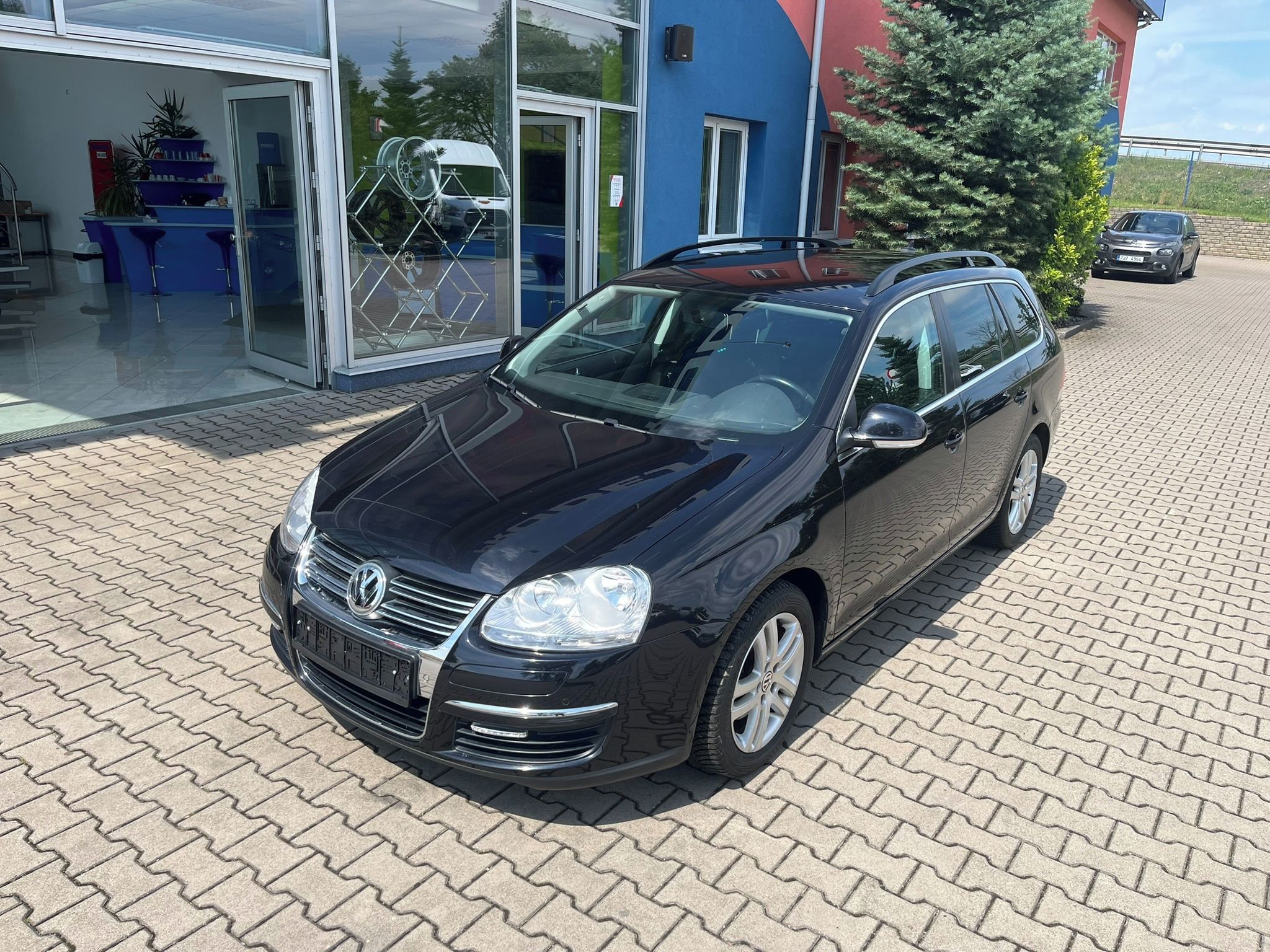 Volkswagen Golf, 1,4 TSI, 90kW, KOMBI, ALU KOLA - fotka 2