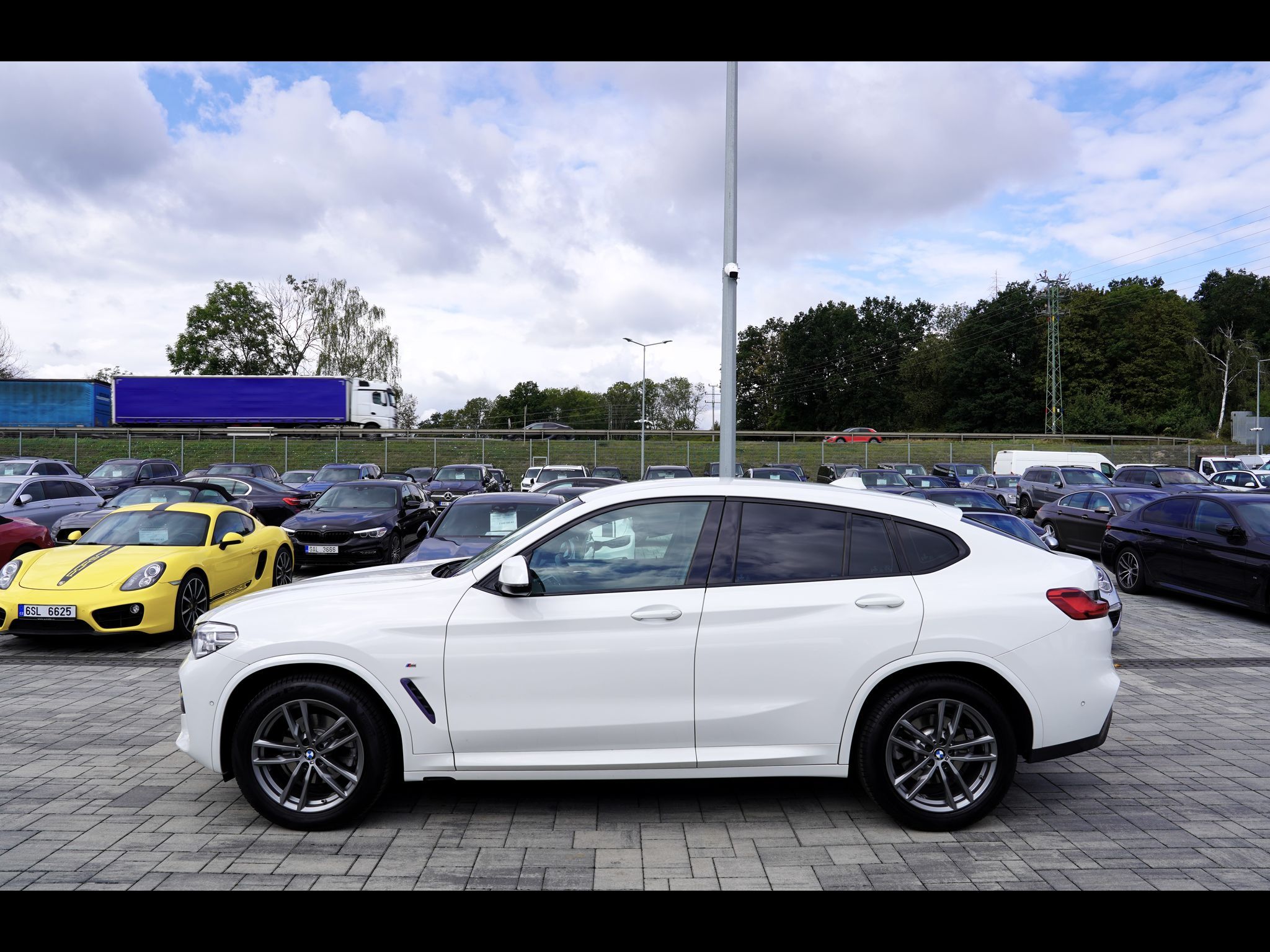 BMW X4, 2.0d xDrive Mpaket/190PS/ČR - fotka 3