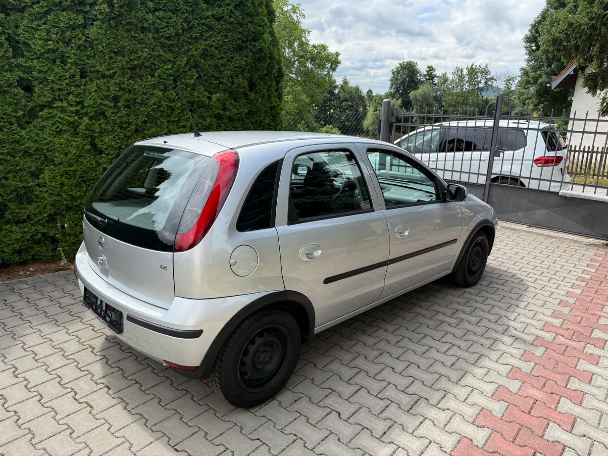 Opel Corsa, 1,2 i  klima , 2 sady kol - fotka 4