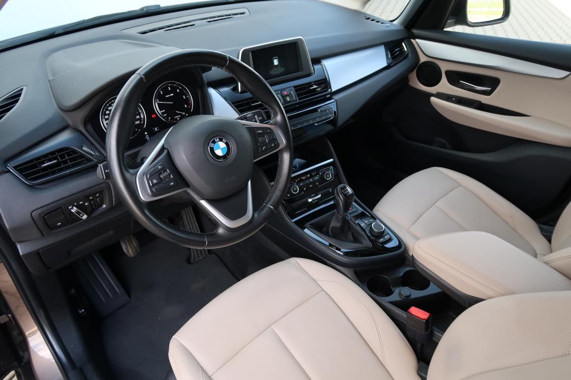 BMW Řada 2, 218d Active Tourer - fotka 6