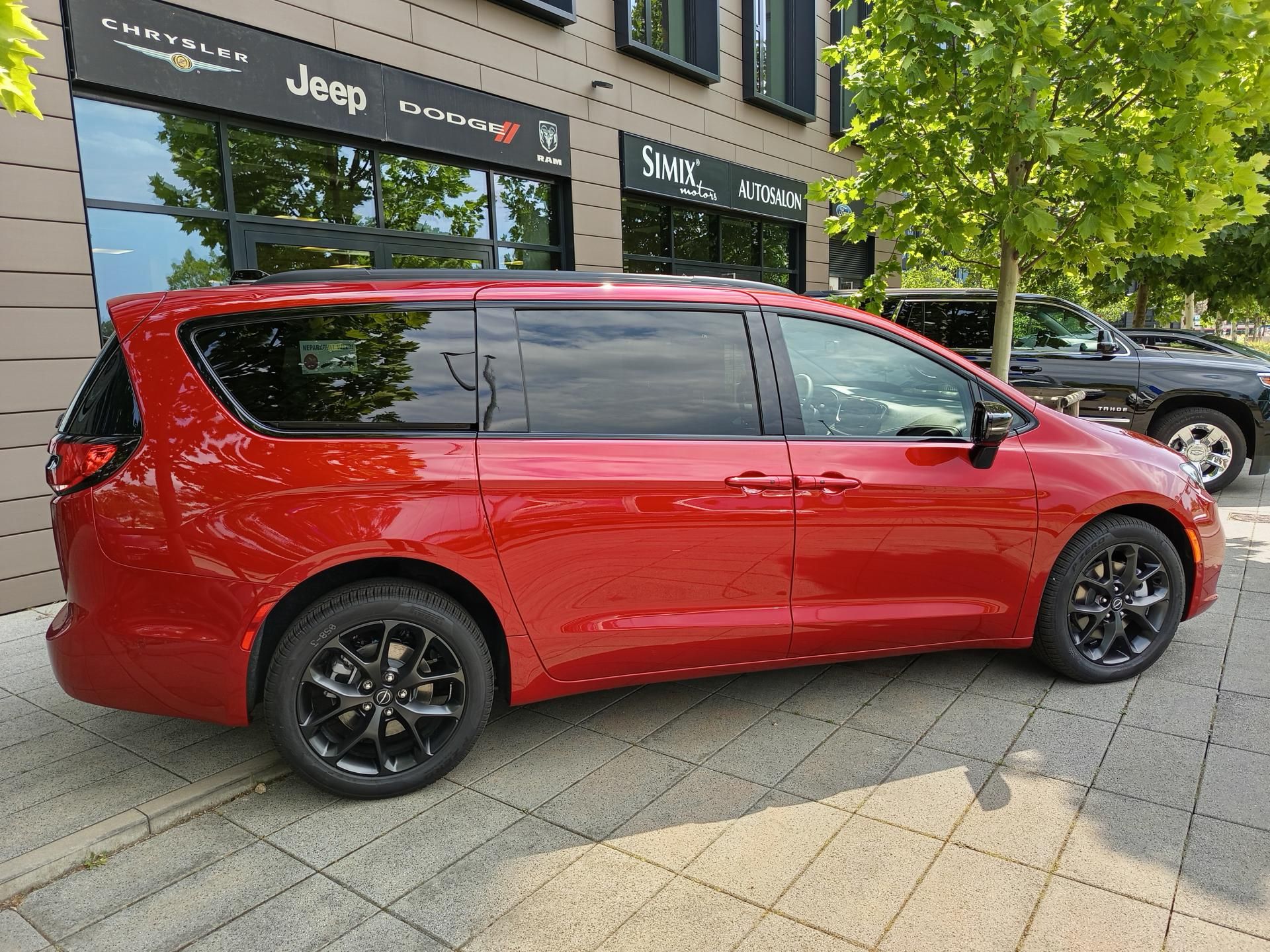 Chrysler Pacifica, 2025 Limited AWD SKLADEM - fotka 2