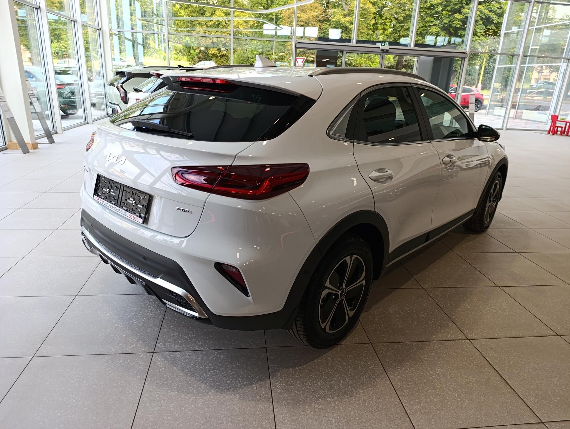 Kia XCee´d, 1,6 GDi GPF PHEV 6DCT PREMIUM - fotka 6
