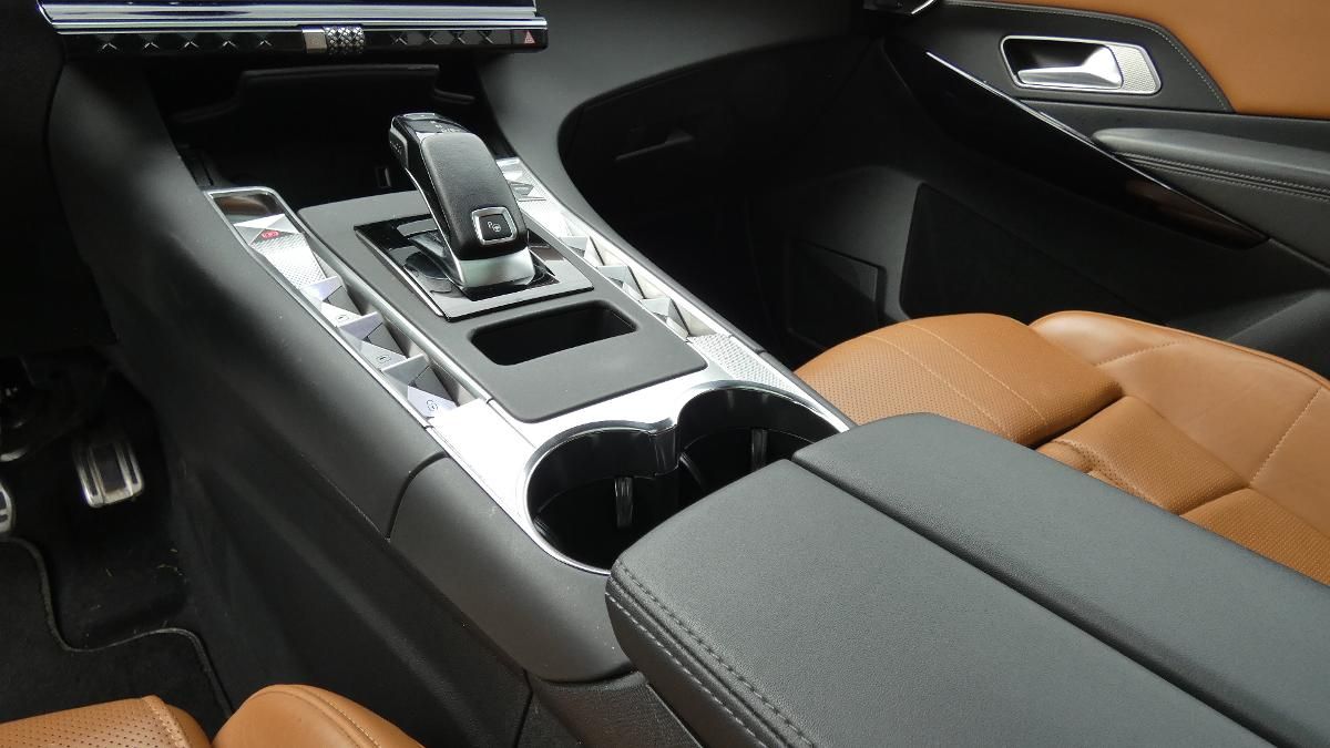 DS 7 Crossback, 1.6 E-TENSE 4x4 Pluq-in Hybrid - fotka 6